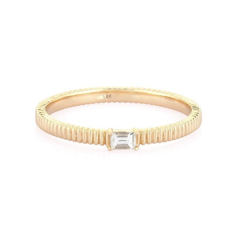 in vendita:  Anello minimalista Baguette in oro giallo 14K (o 18k su richiesta) con diamante strutturato 2