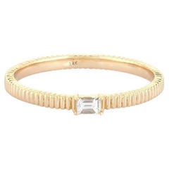 Anello minimalista Baguette in oro giallo 14K (o 18k su richiesta) con diamante strutturato