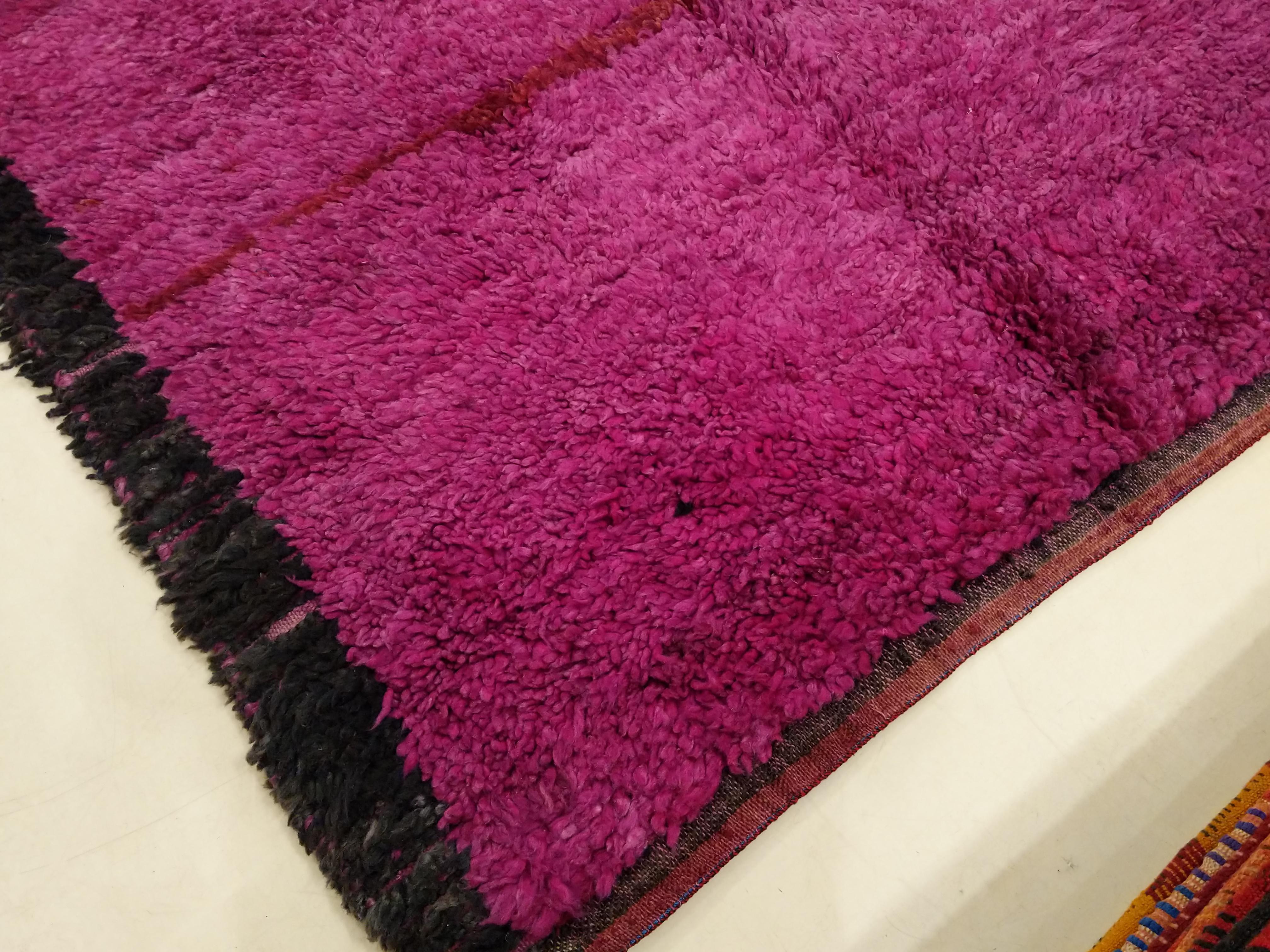 Mid-20th Century Minimalist Middle Atlas Moroccan Berber Purple Rug For Sale