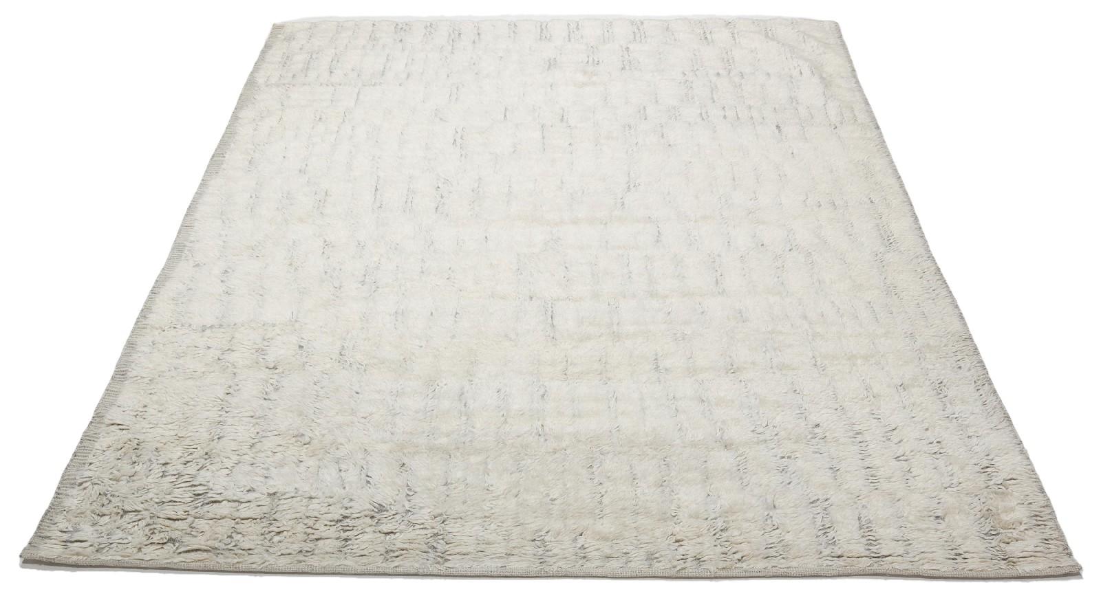 Organic Modern Minimalist Berber Bohemian Low-Pile Wool Shag Hand knotted Ivory Rug in Stock