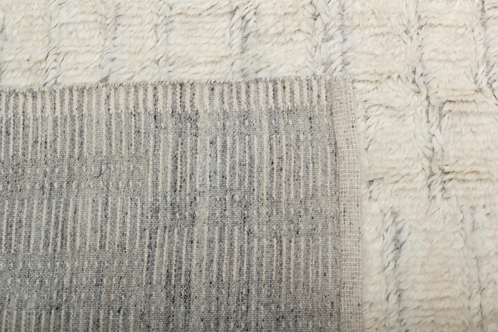 Minimalist Berber Bohemian Low-Pile Wool Shag Hand knotted Ivory Rug in Stock In New Condition In New York, NY