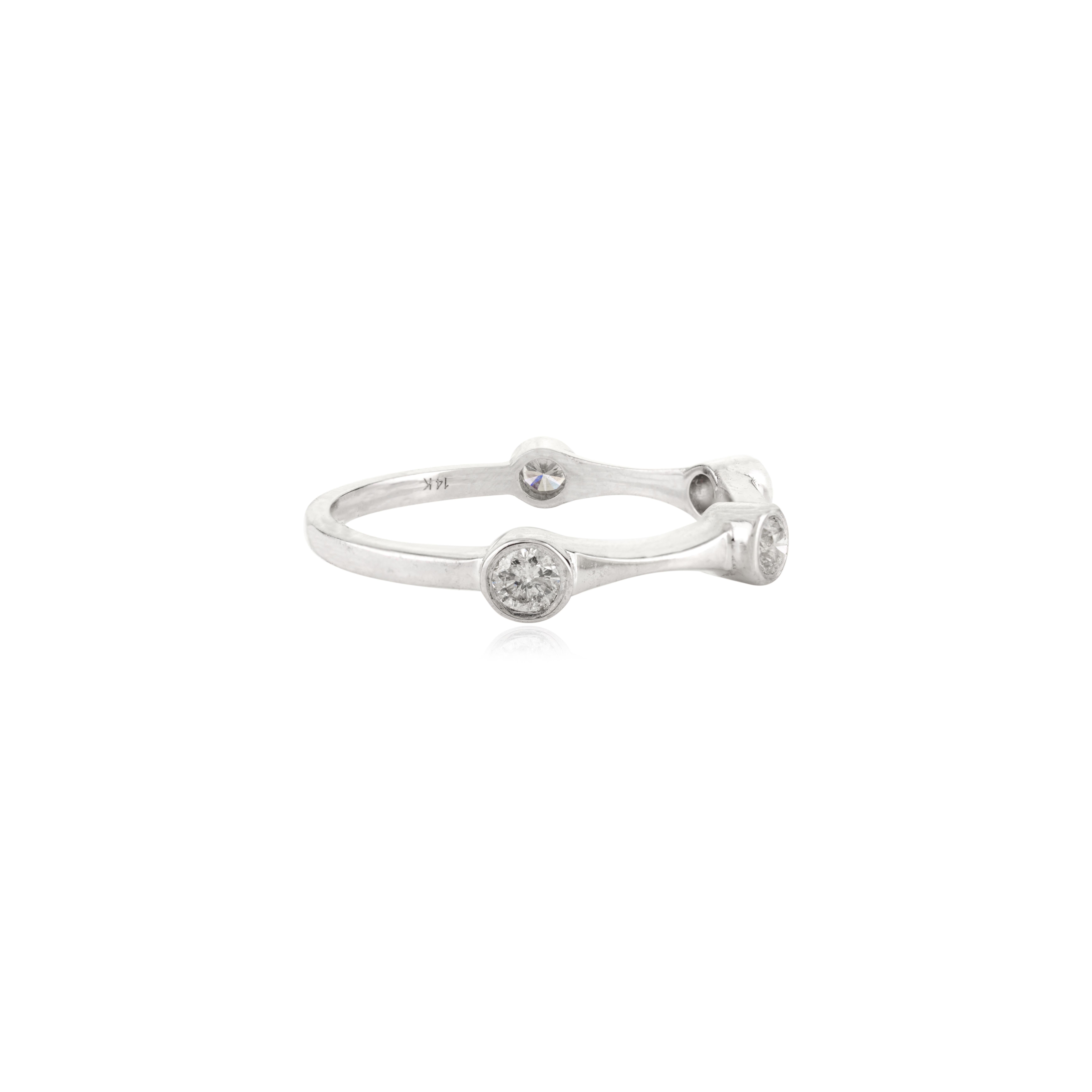 En vente :  Bague empilable en or blanc 14k avec chaton et diamants pour femmes 5