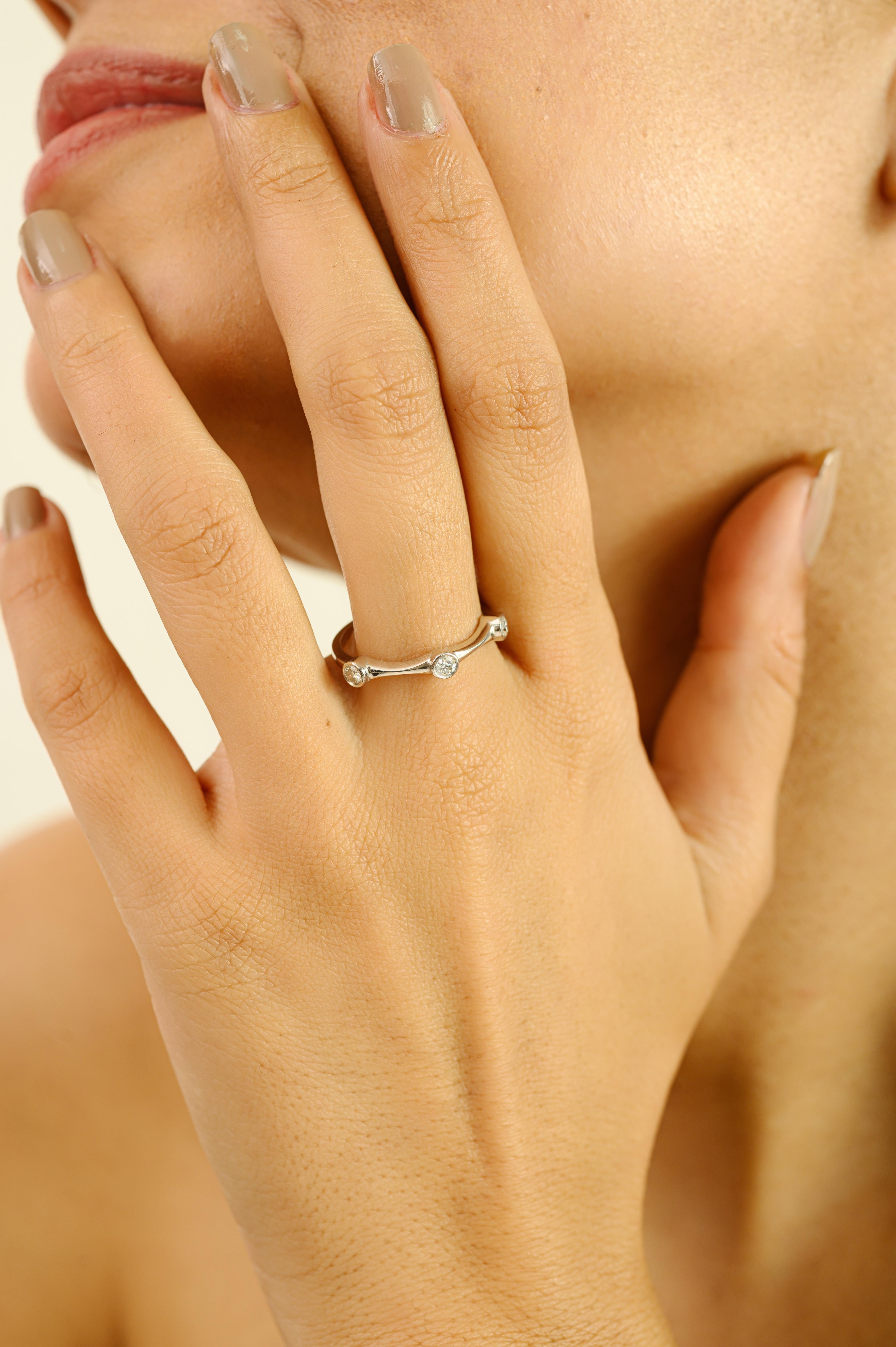 En vente :  Bague empilable en or blanc 14k avec chaton et diamants pour femmes 6