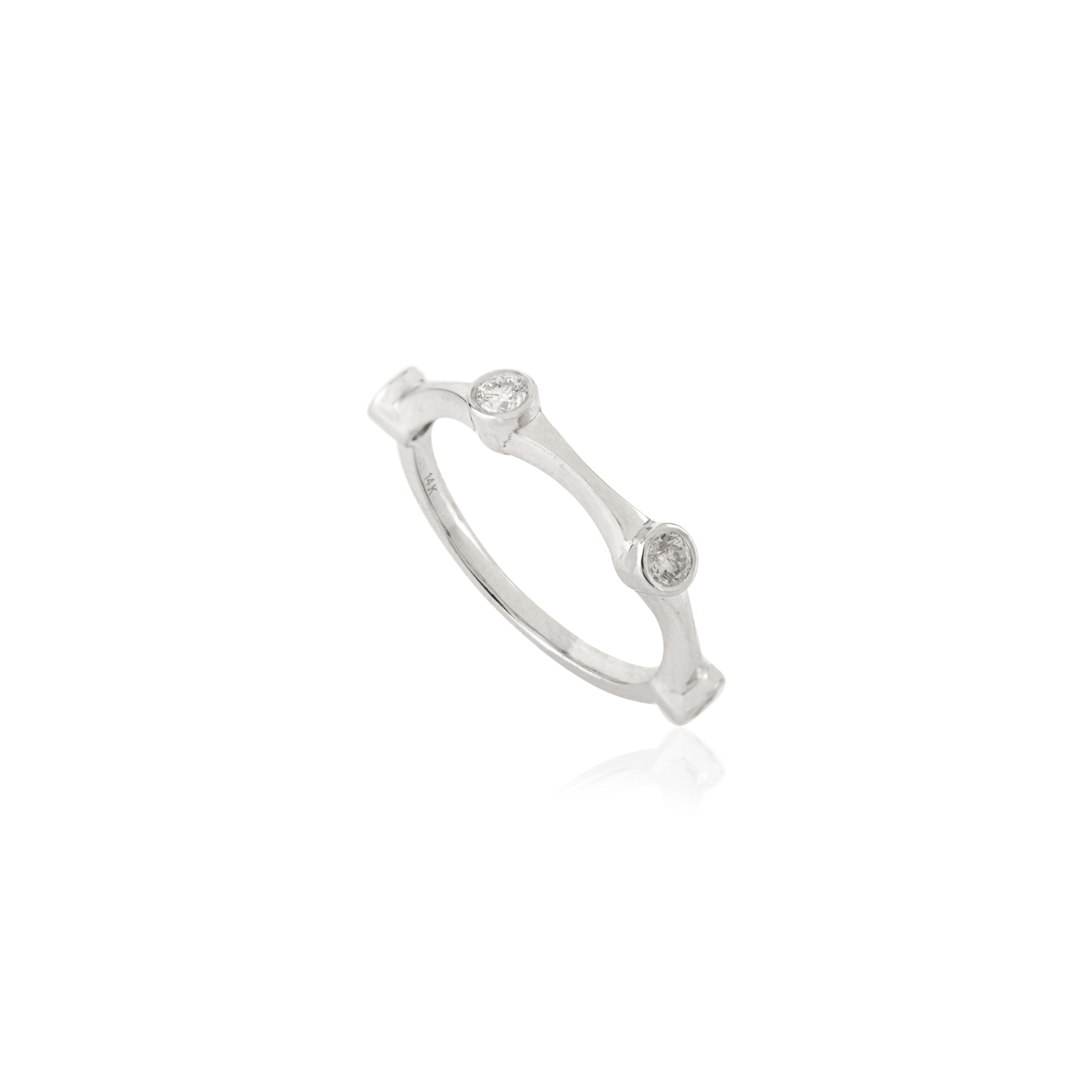 En vente :  Bague empilable en or blanc 14k avec chaton et diamants pour femmes 8