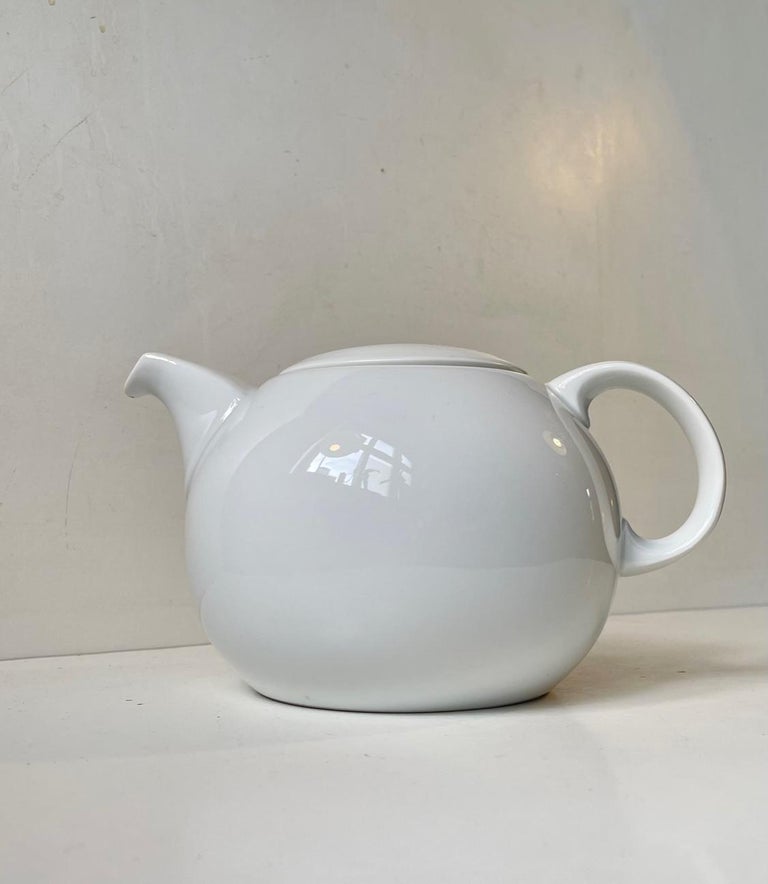Glazed Minimalist Bing & Grøndahl White Porcelain Teapot Corinth by Martin H. Corinth For Sale