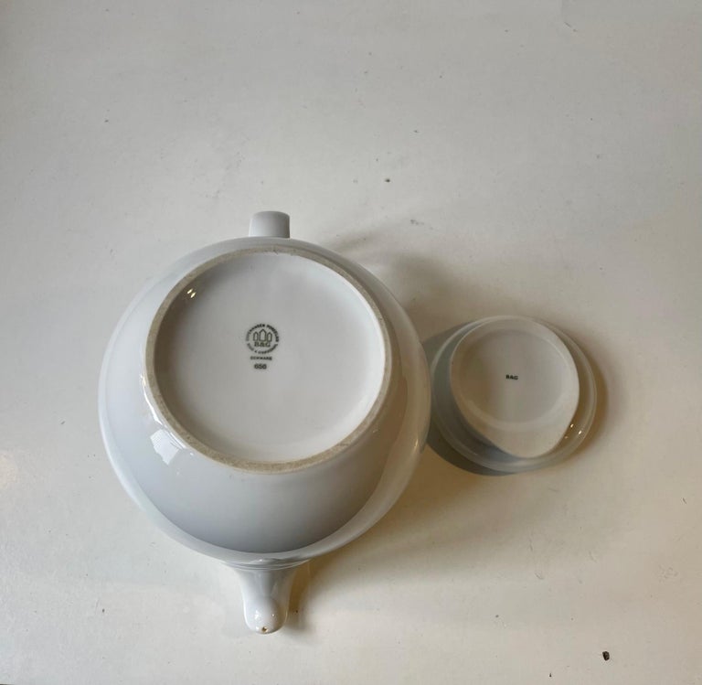 Minimalist Bing & Grøndahl White Porcelain Teapot Corinth by Martin H. Corinth For Sale 1