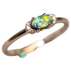 Bague de fiançailles minimaliste en or jaune 14k avec opale noire et diamant