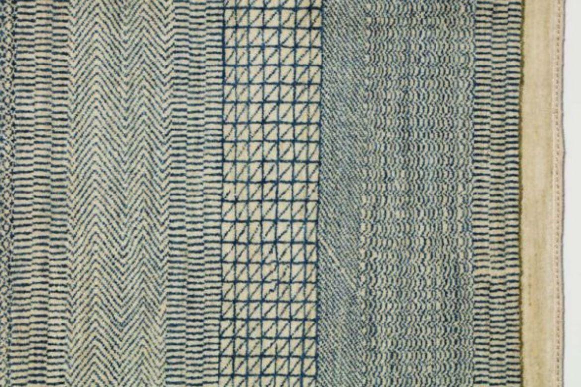 Minimalistischer blauer und cremefarbener persischer Wollteppich, 9' x 12' (Persisch) im Angebot