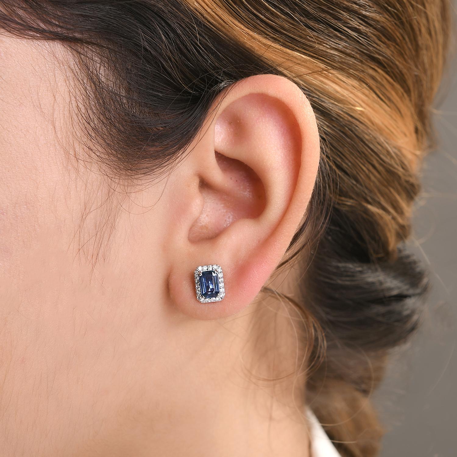 Ottagono Orecchini a perno minimalisti con diamante e zaffiro blu realizzati in oro bianco 14k in vendita