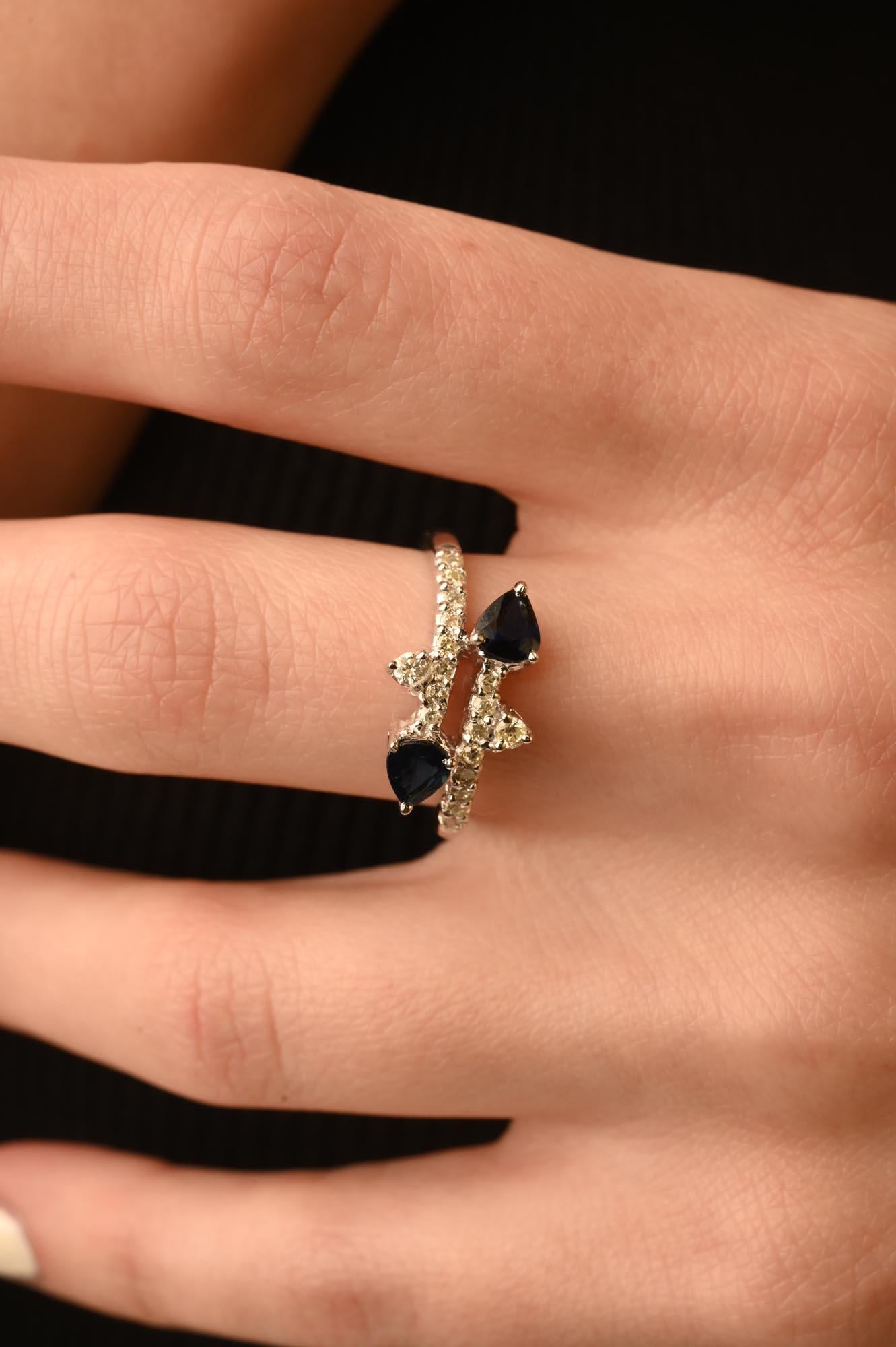 En vente :  Bague minimaliste en or blanc massif 14 carats avec saphir bleu et diamants 8