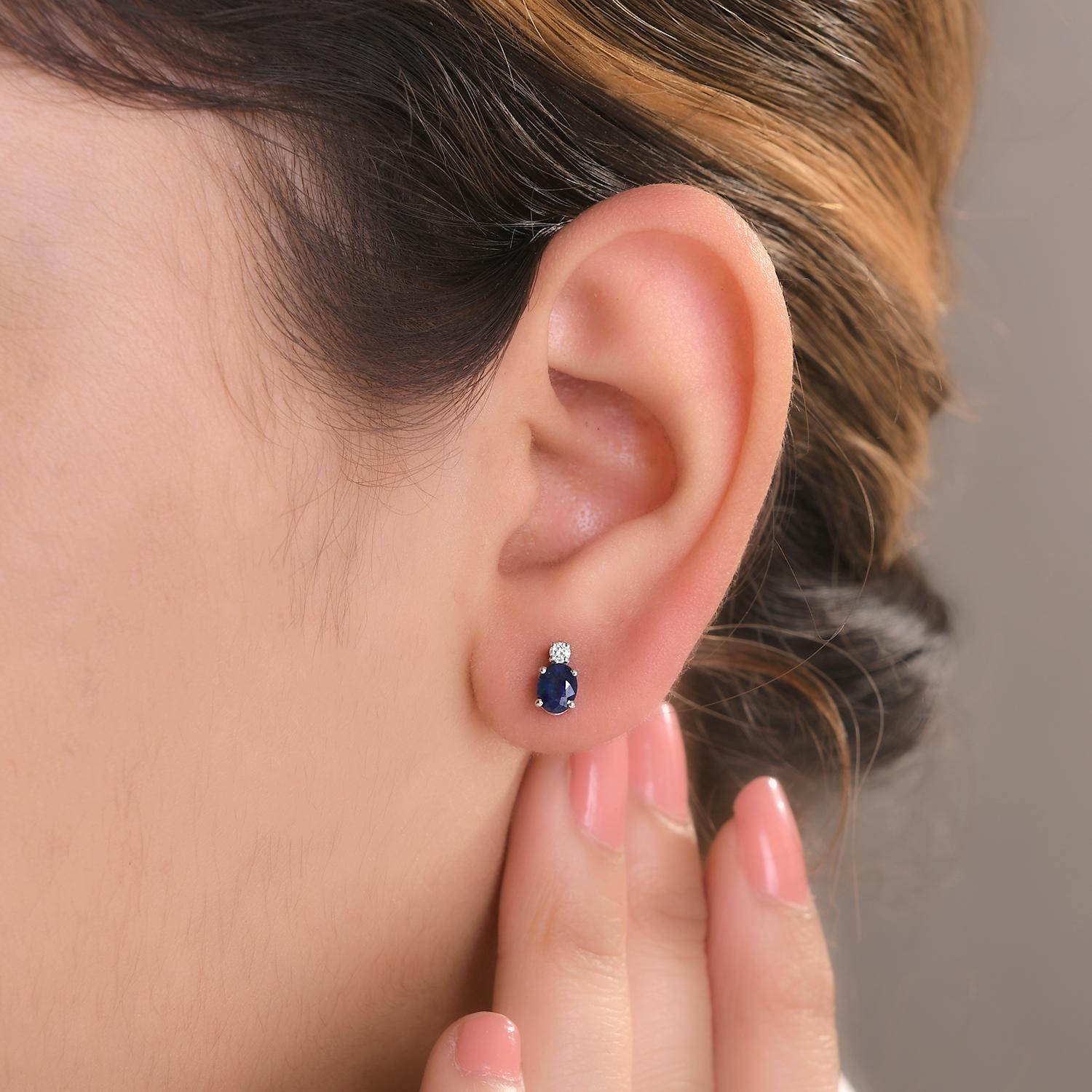 Orecchini minimalisti con diamante e zaffiro blu, regalo per lei in oro bianco 14k in vendita 2