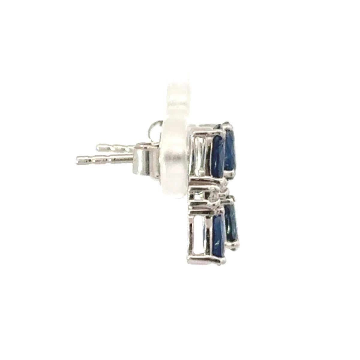 Modernist Minimalist Blue Sapphire & Zirconia Studs Earring for Christmas Gift in Silver For Sale