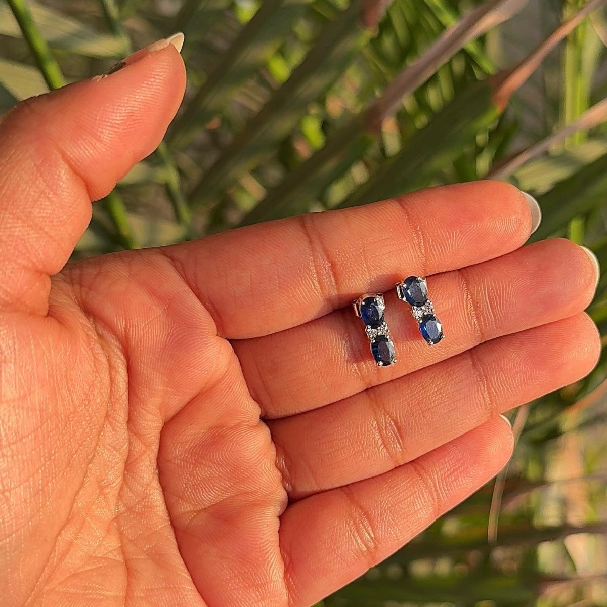 Mixed Cut Minimalist Blue Sapphire & Zirconia Studs Earring for Christmas Gift in Silver For Sale