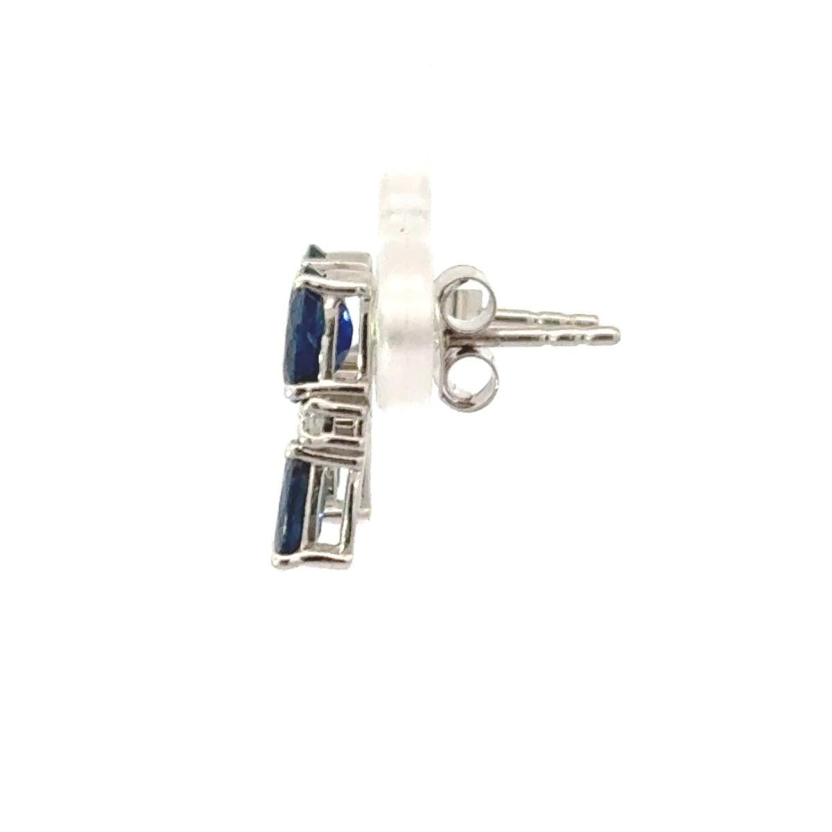Minimalist Blue Sapphire & Zirconia Studs Earring for Christmas Gift in Silver In New Condition For Sale In New York, NY