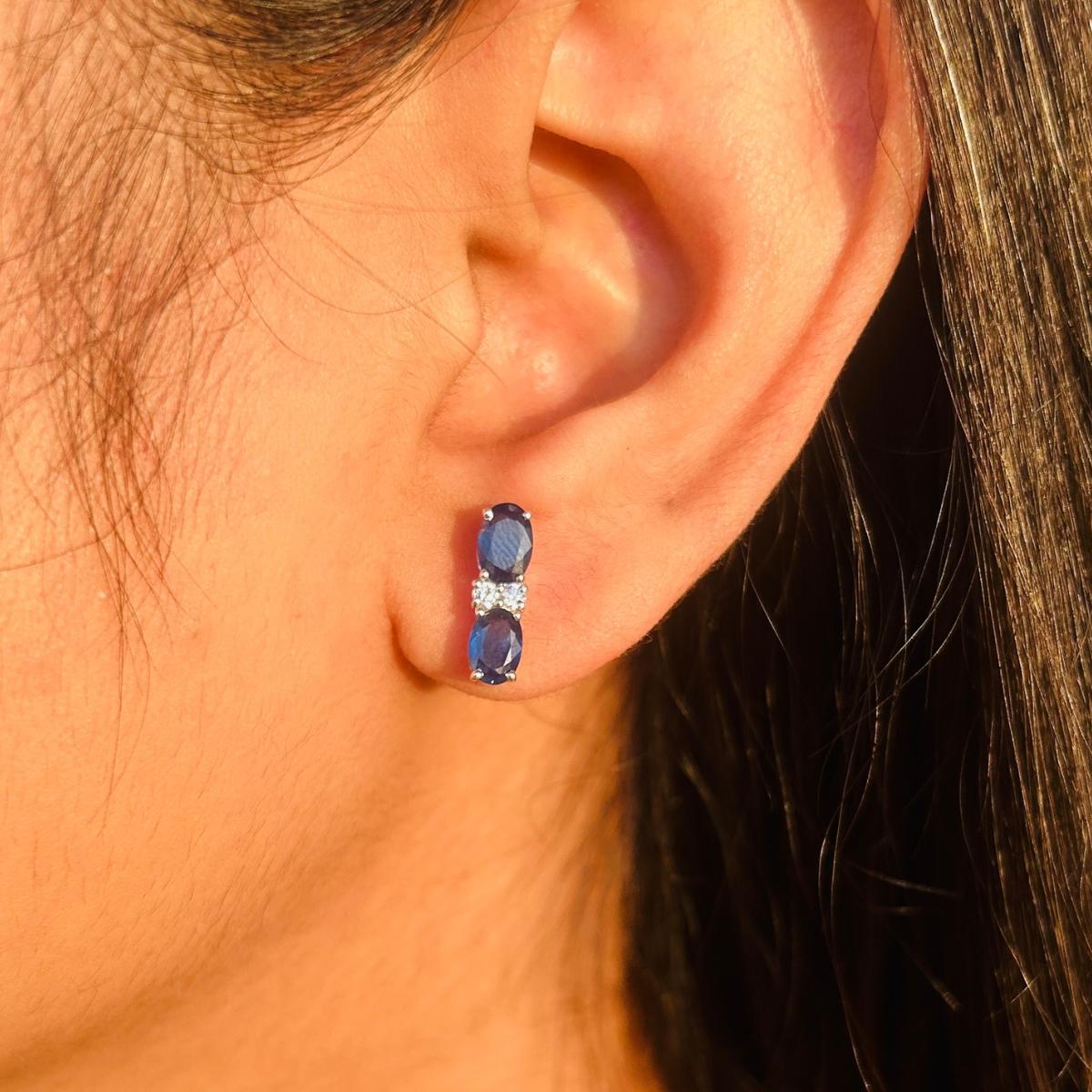 Women's Minimalist Blue Sapphire & Zirconia Studs Earring for Christmas Gift in Silver For Sale