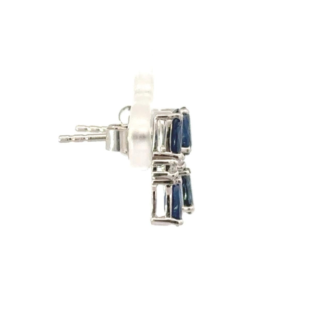 Minimalist Blue Sapphire & Zirconia Studs Earring for Christmas Gift in Silver For Sale 1