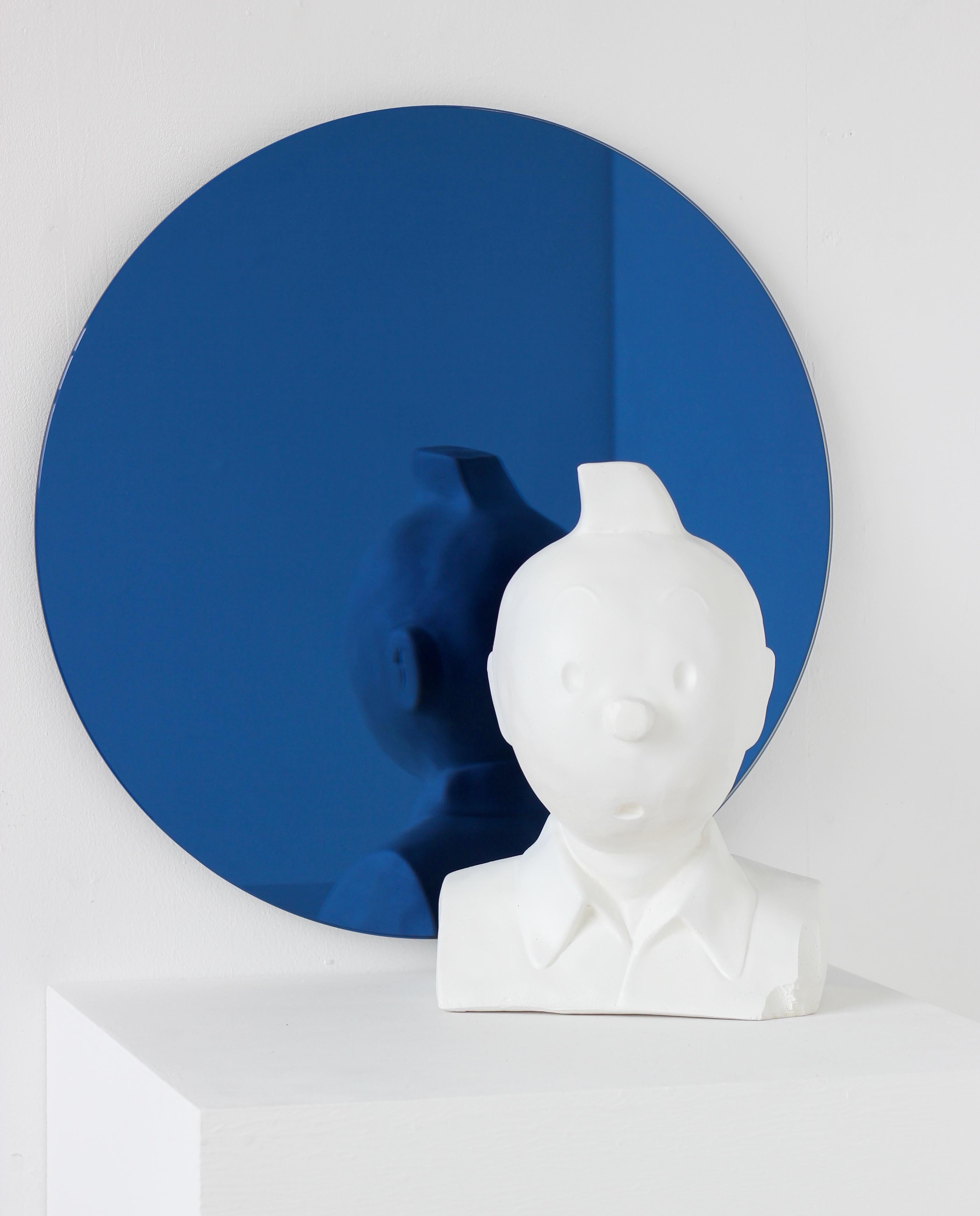 Miroir circulaire minimaliste sans cadre, bleu teinté Orbis, petit en vente 2