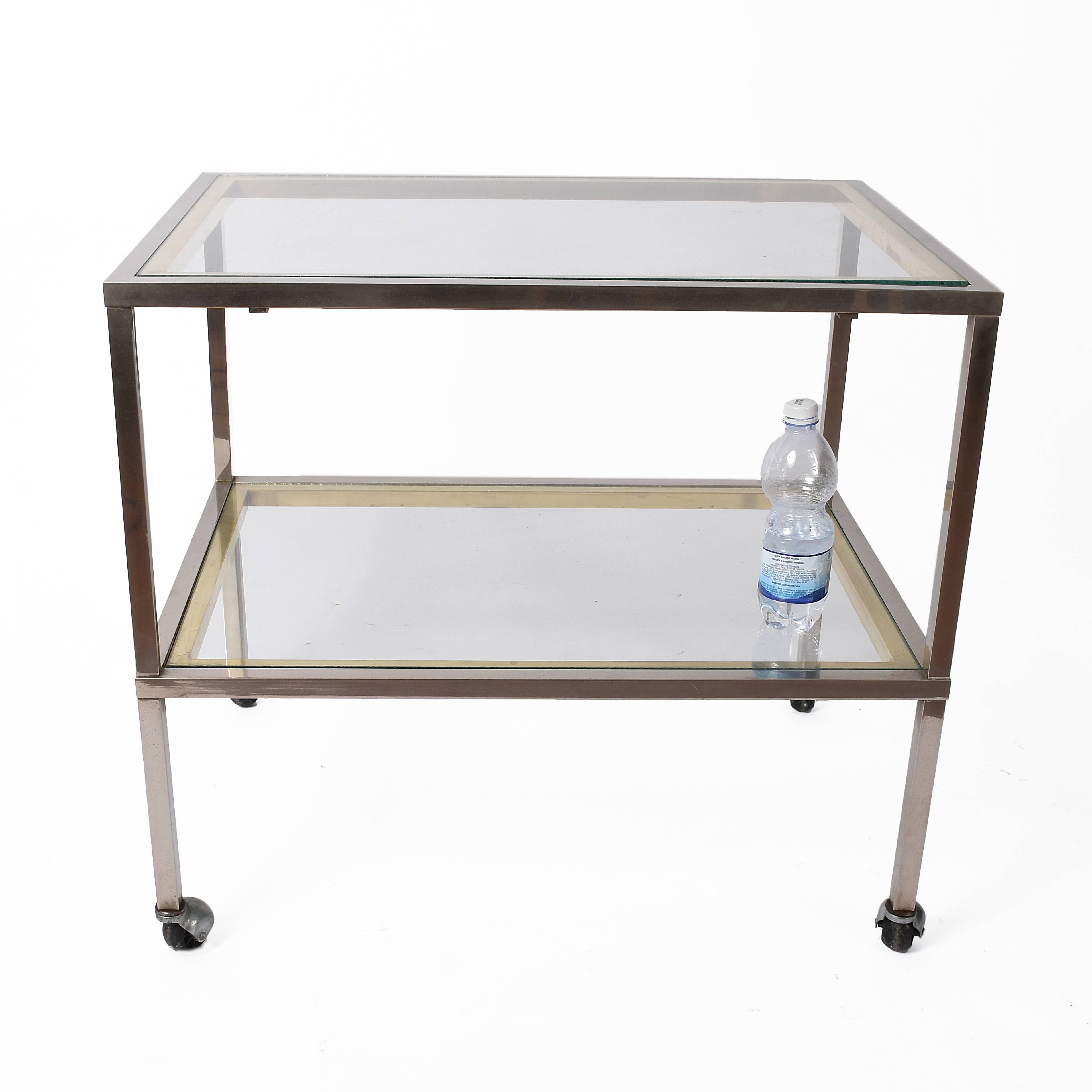 Beautiful trolley bar with a linear design and it has the typical made in Italy design of the 1970s.

The trolley has two glass shelves on a chrome and brass structure with glass shelves and it is attributable to Romeo Rega.

You will love the