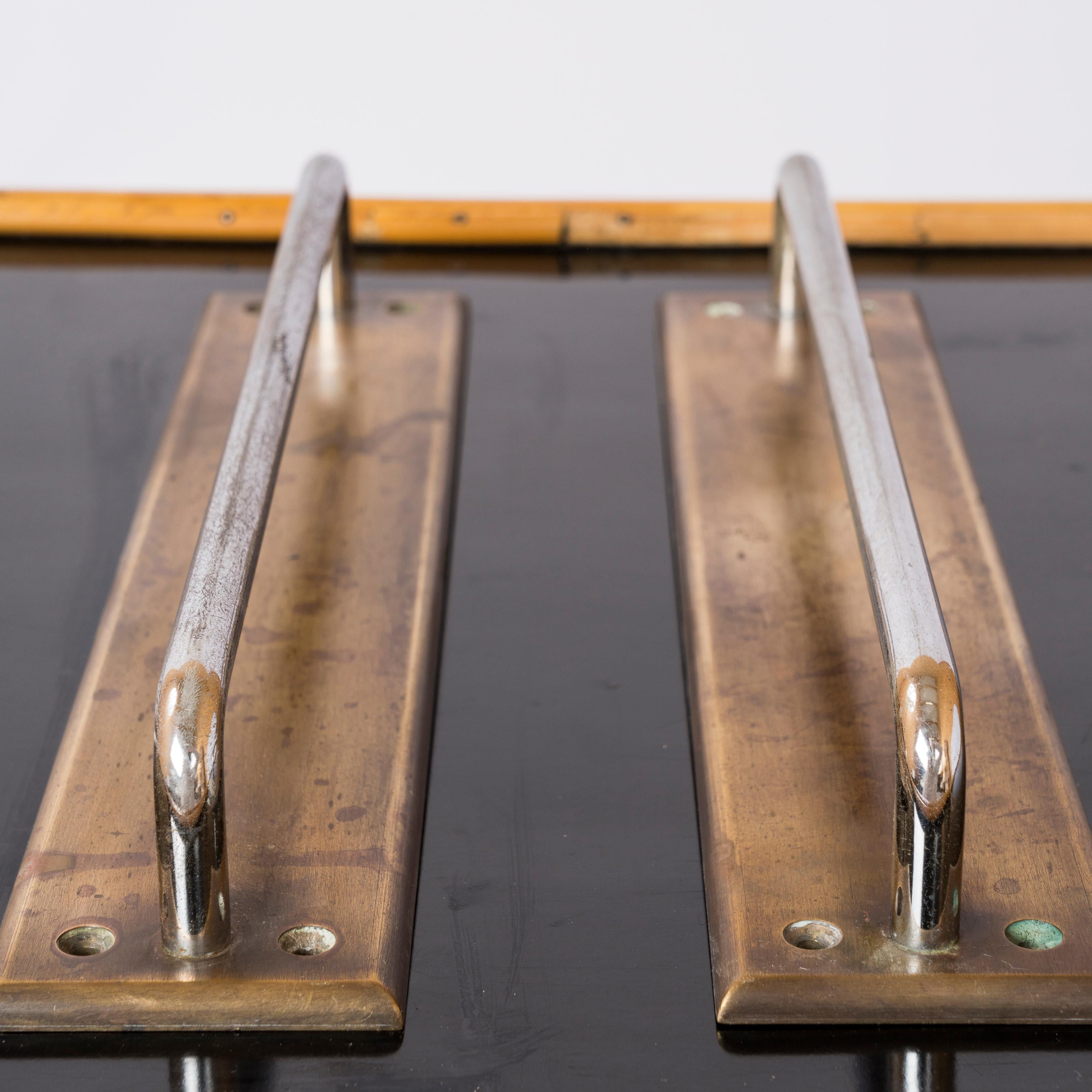 Minimalistische rechteckige Türgriffe aus Messing und Stahl - Frankreich 1970er Jahre im Angebot 3