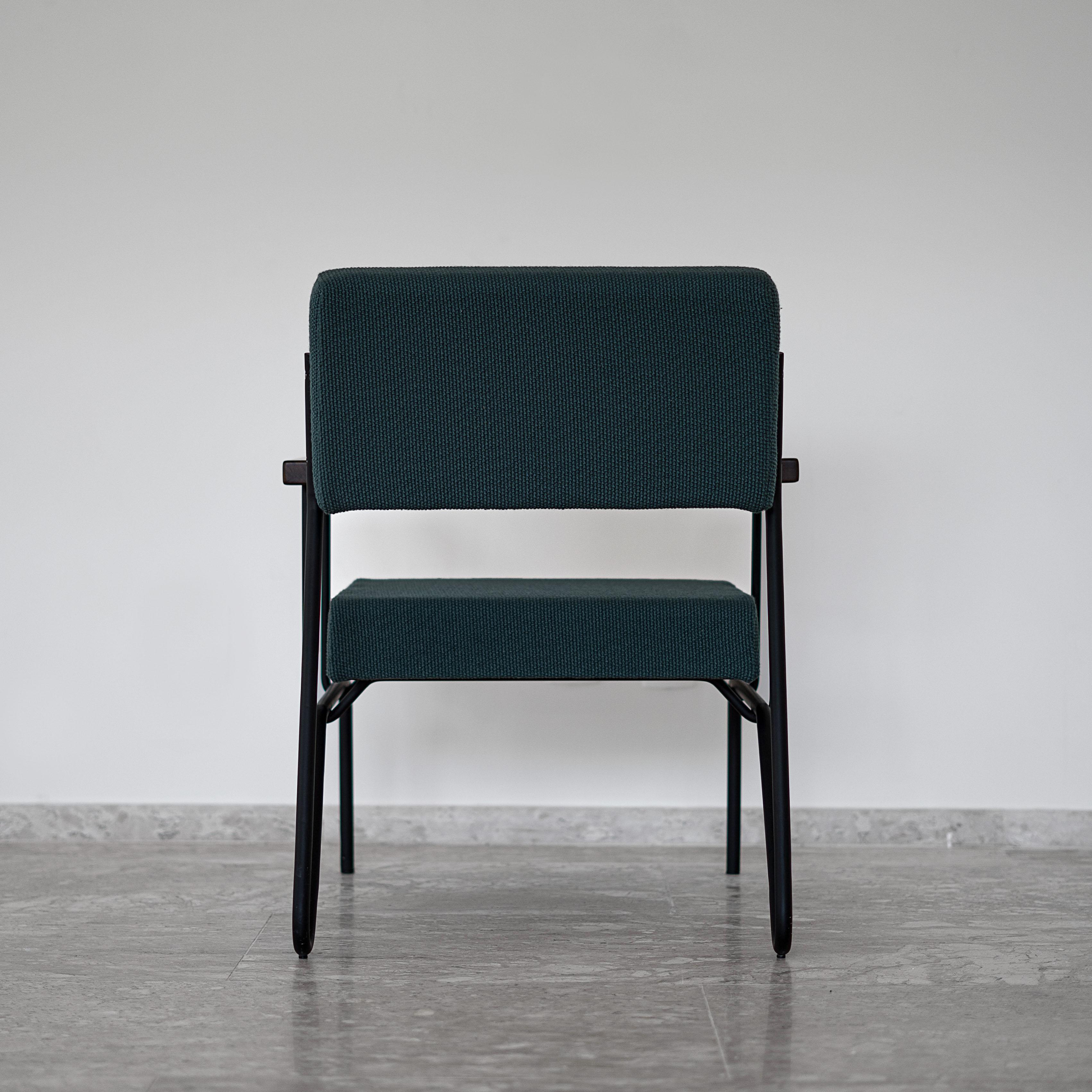 Minimalistischer brasilianischer Sessel „Sandra“ von Samuel Lamas (Brasilianisch) im Angebot