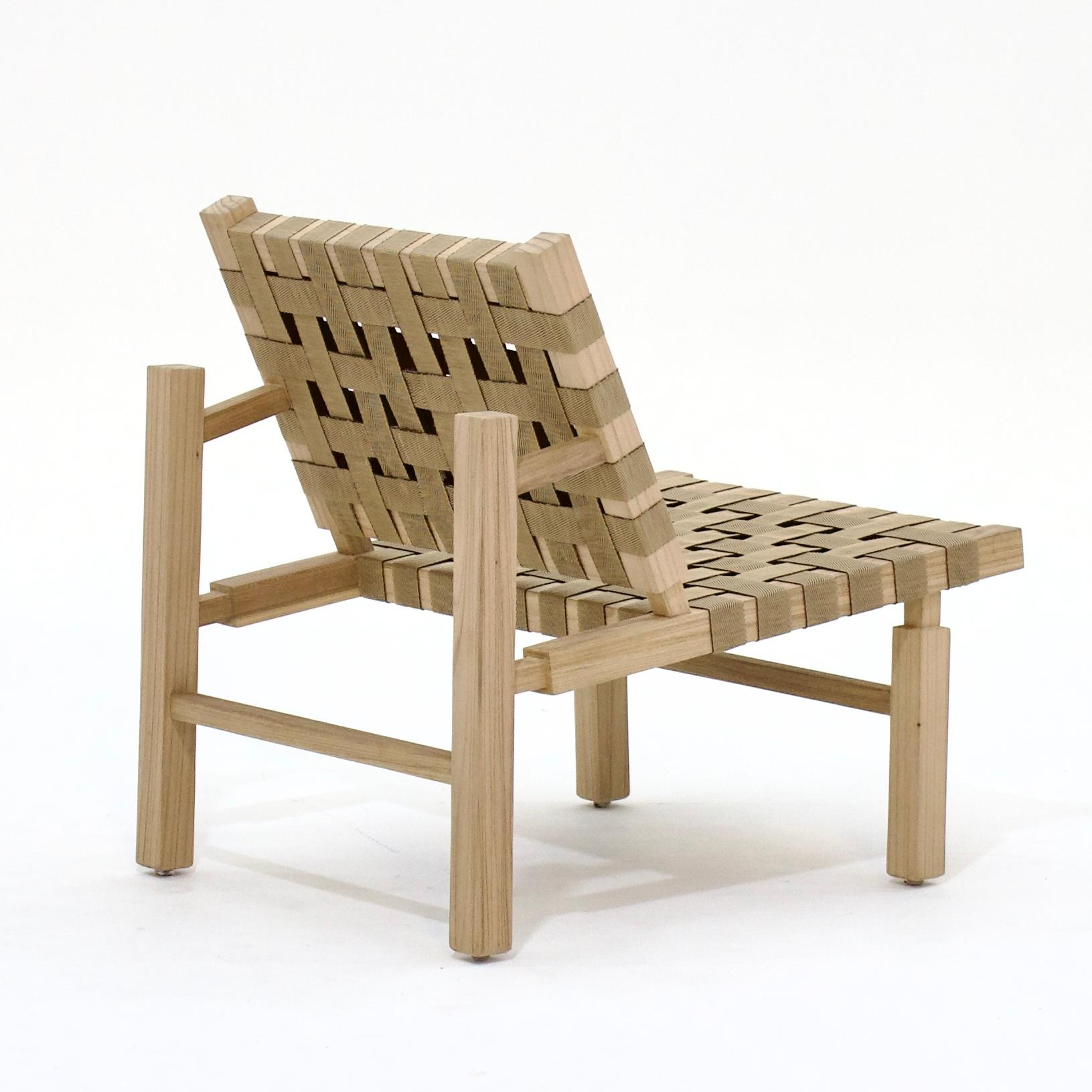 Fauteuil Valentina de Samuel Lamas, 2022
Ce fauteuil minimaliste extérieur/ intérieur en bois massif et sangles est conçu dans un raisonnement architectural et géométrique.  Avec l'ADN carré, tous les éléments constituent son fonctionnement et sont