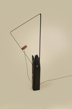 Minimalistische brasilianische handgefertigte Stehlampe „Esquadro“ von Dimitrih Correa