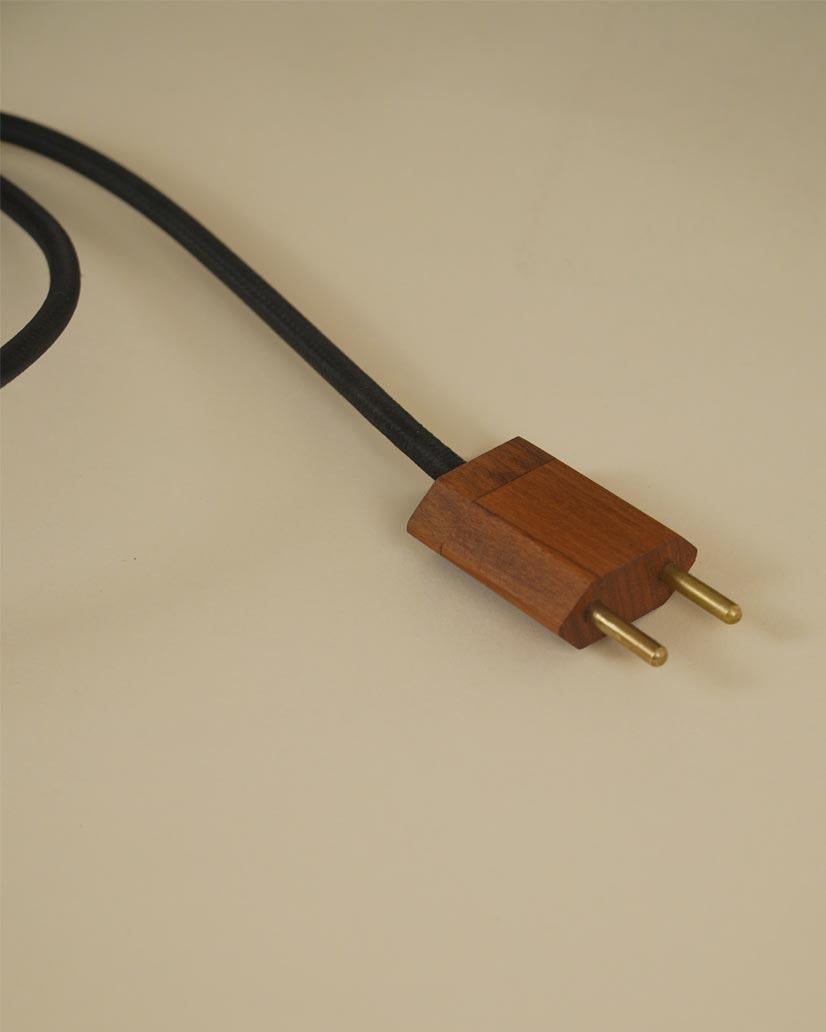 Minimalistische brasilianische Stehlampe ''Reentrâncias'' von Dimitrih Correa, handgefertigt im Angebot 1