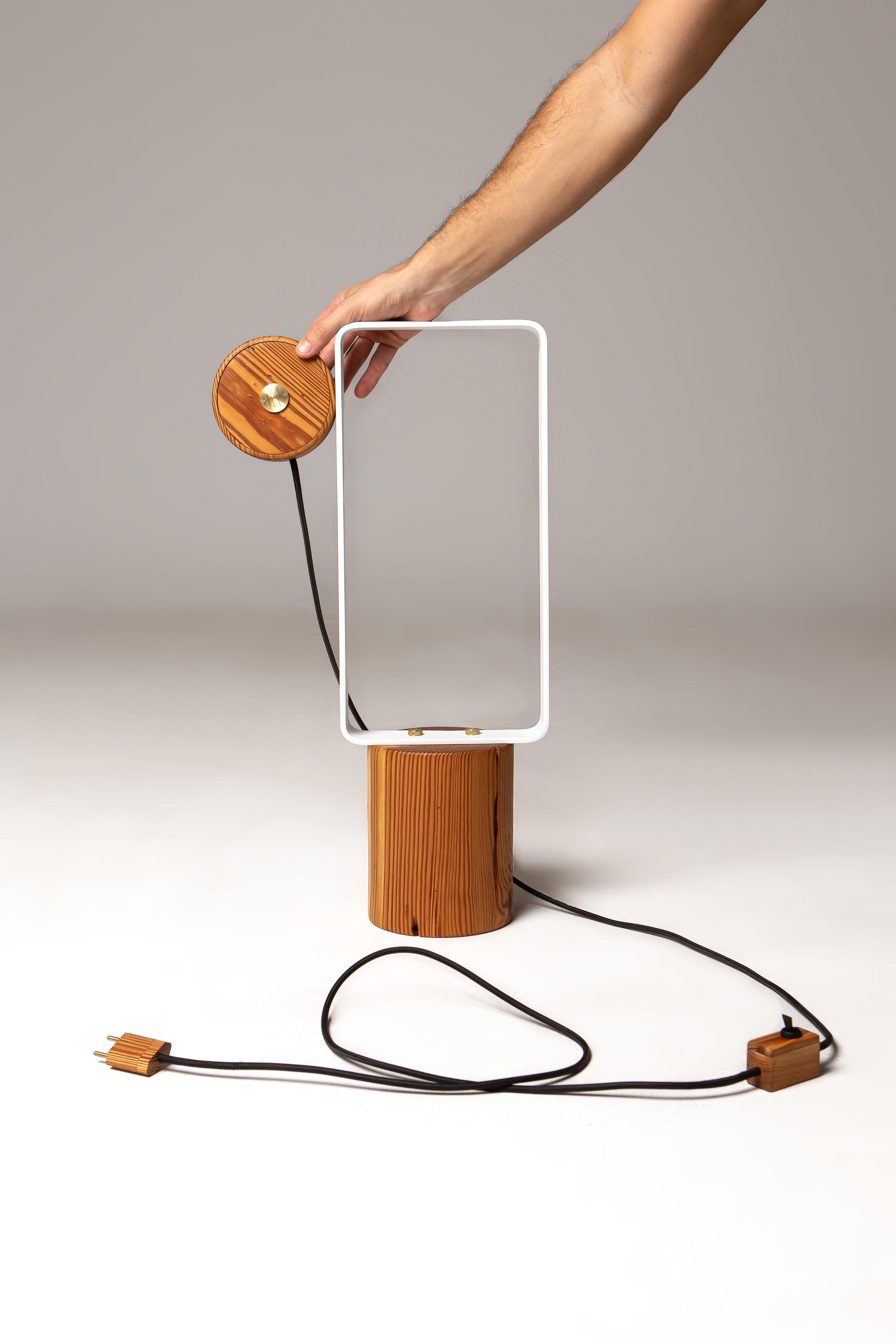 Minimalist Brazilian Handcrafted Lamp ''Ponta'' by Dimitrih Correa In New Condition For Sale In Rio de Janeiro, Rio de Janeiro