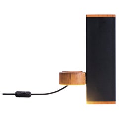Lampe de bureau brésilienne minimaliste fabriquée à la main « W » par Dimitrih Correa