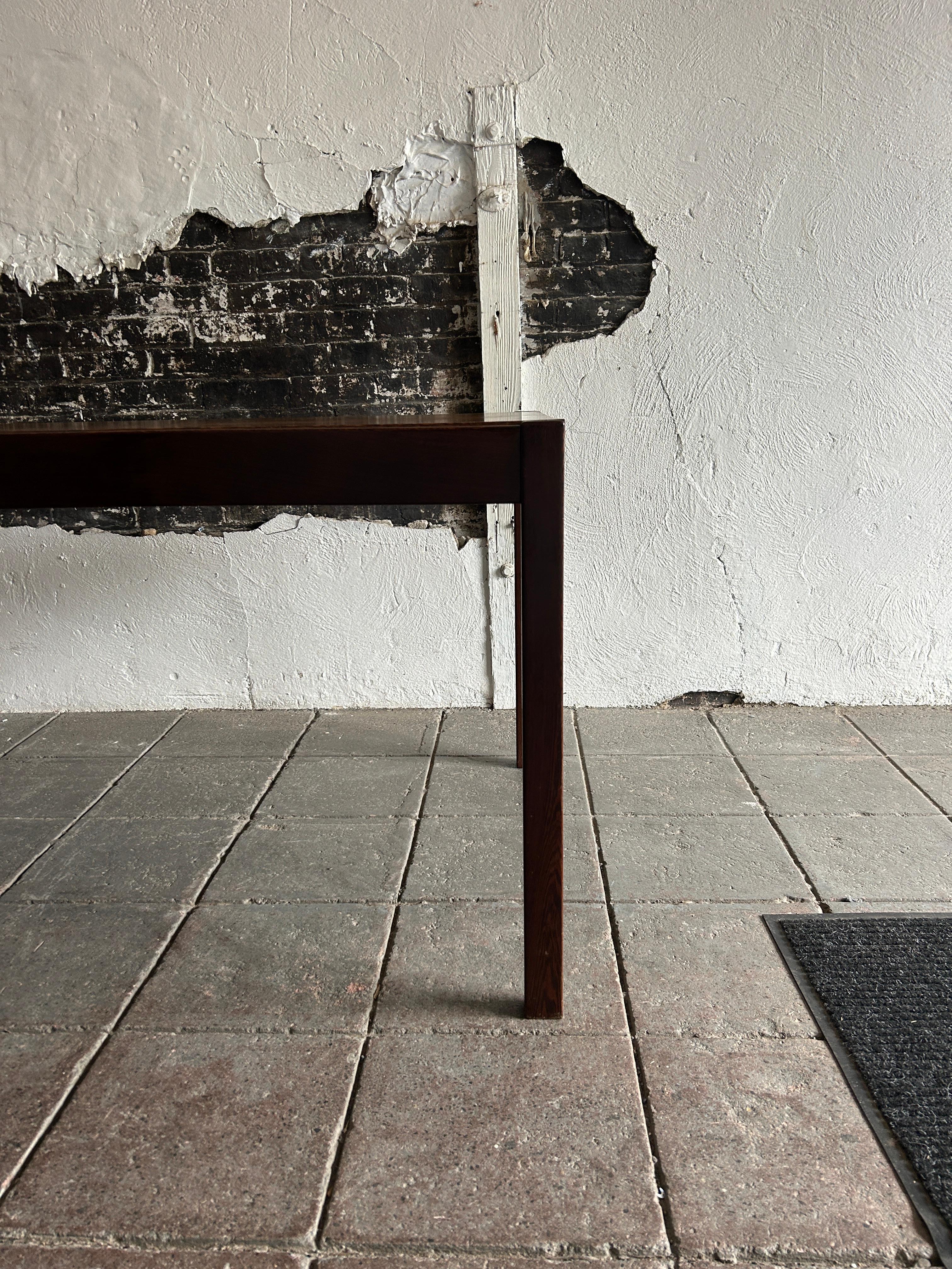 Minimalistischer minimalistischer brasilianischer moderner Esstisch aus exotischem Hartholz (Ende des 20. Jahrhunderts) im Angebot