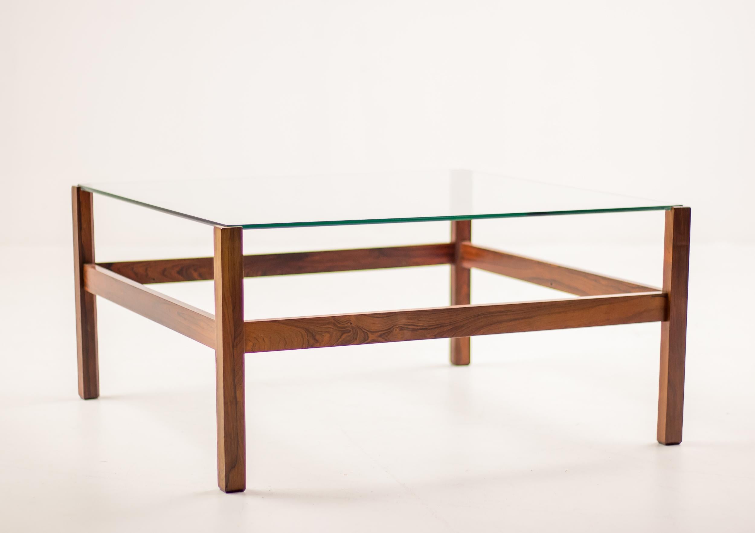 Minimalist Brazilian Rosewood Coffee Table In Good Condition For Sale In Dronten, NL
