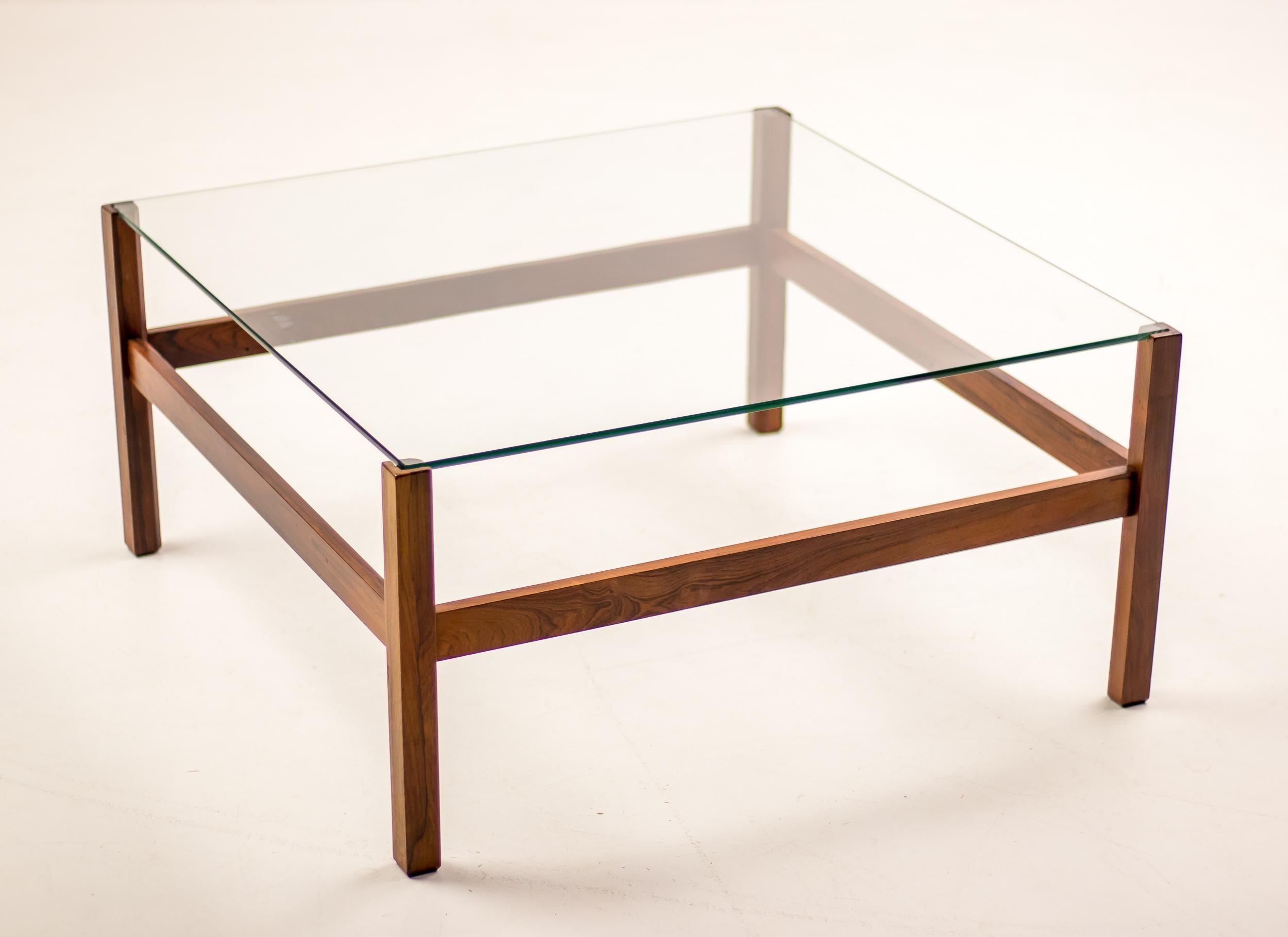 Brésilien Table basse brésilienne minimaliste moderne du milieu du siècle dernier en vente