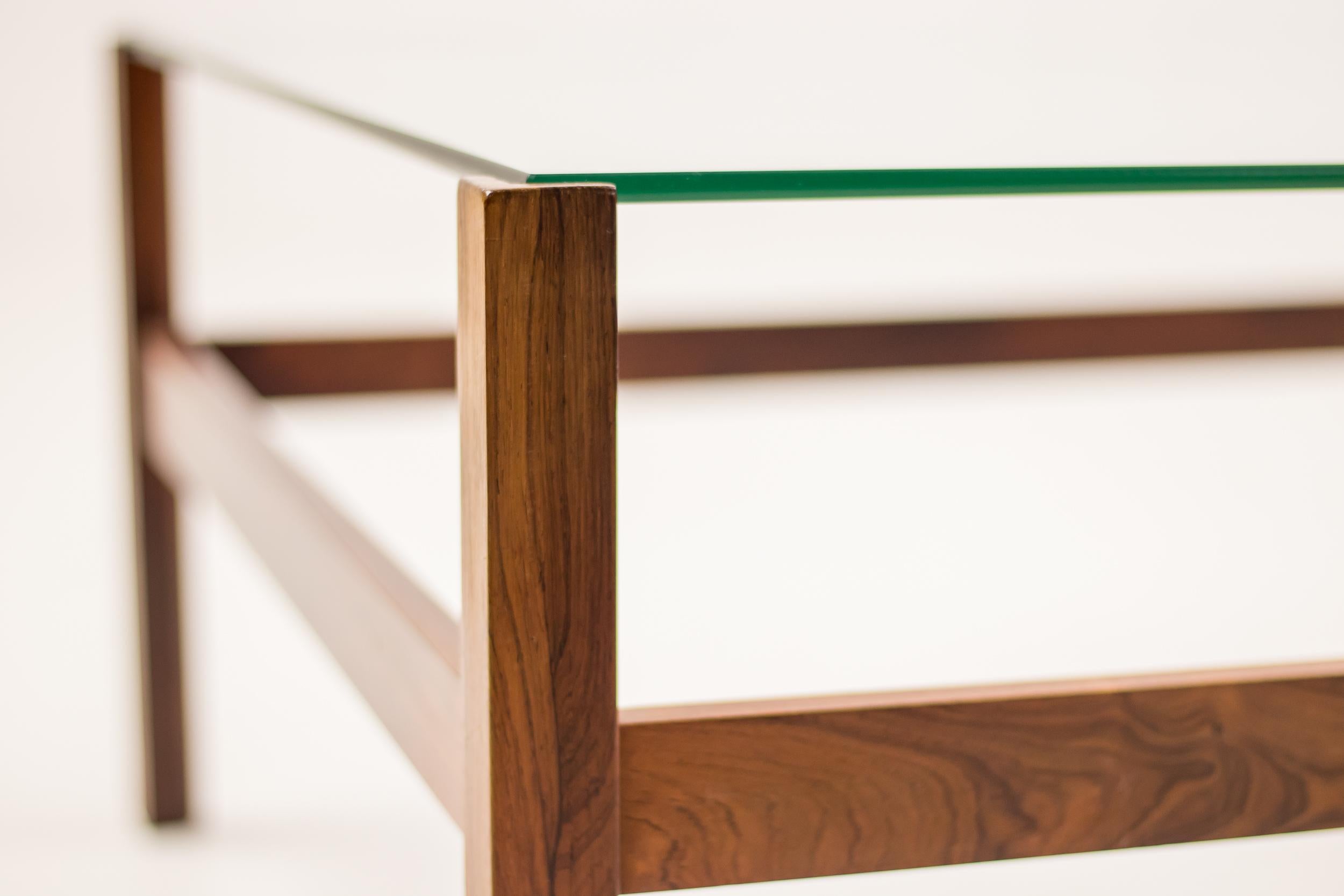 Table basse brésilienne minimaliste moderne du milieu du siècle dernier Bon état - En vente à Dronten, NL