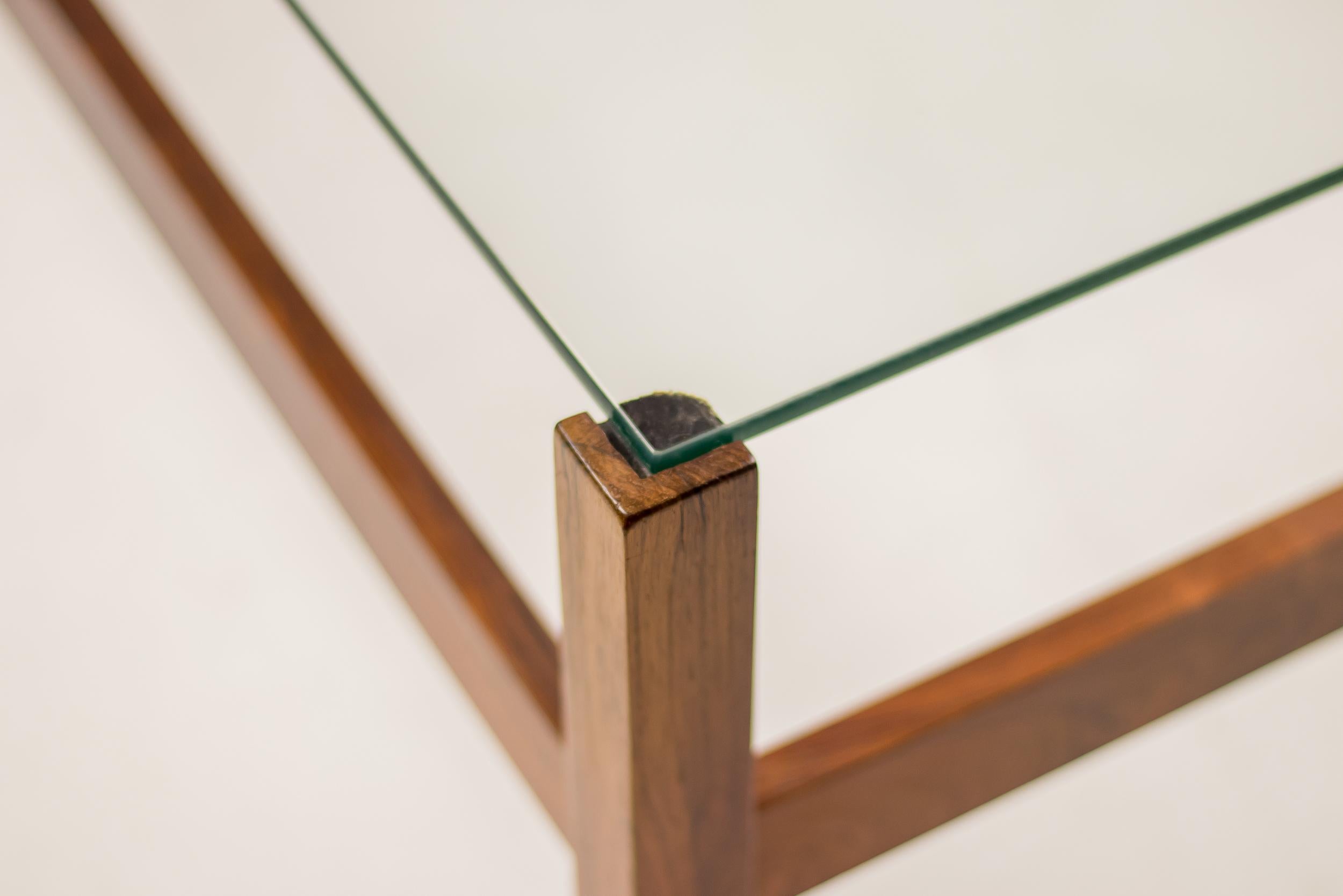 Verre Table basse brésilienne minimaliste moderne du milieu du siècle dernier en vente
