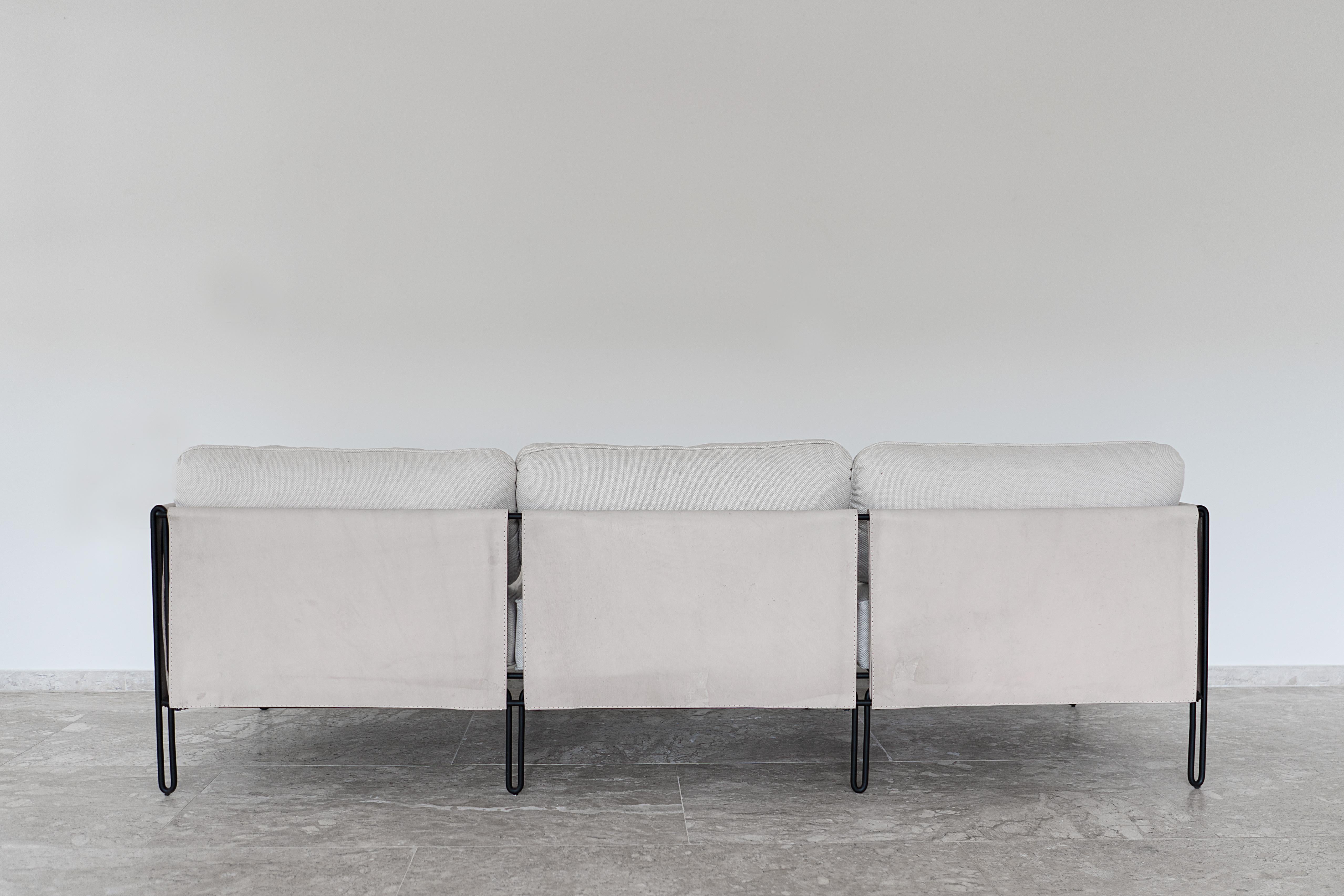 This award winning contemporary Brazilian sofa in steel and leather is designed with geometric and architectonic reasoning. Lightness is guaranteed by the delicate iron structure that gently rest the ground. The structure is lined with stout leather