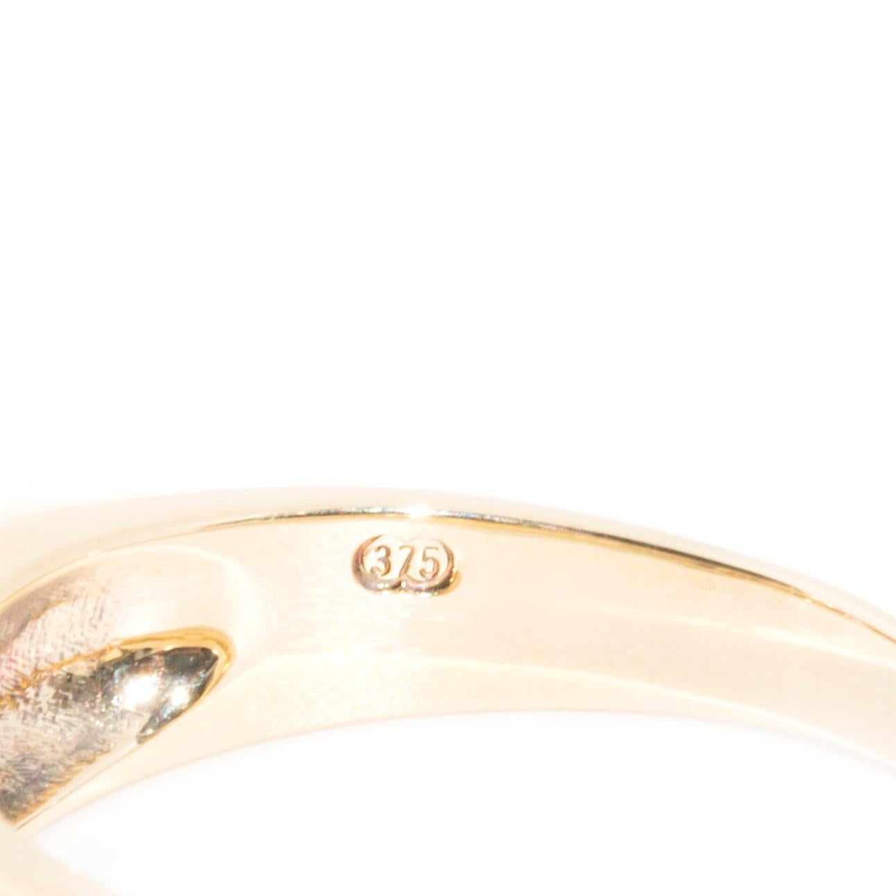 Minimalist Brilliant Diamond Vintage Men's Signet Ring in 9 Carat Yellow Gold 2