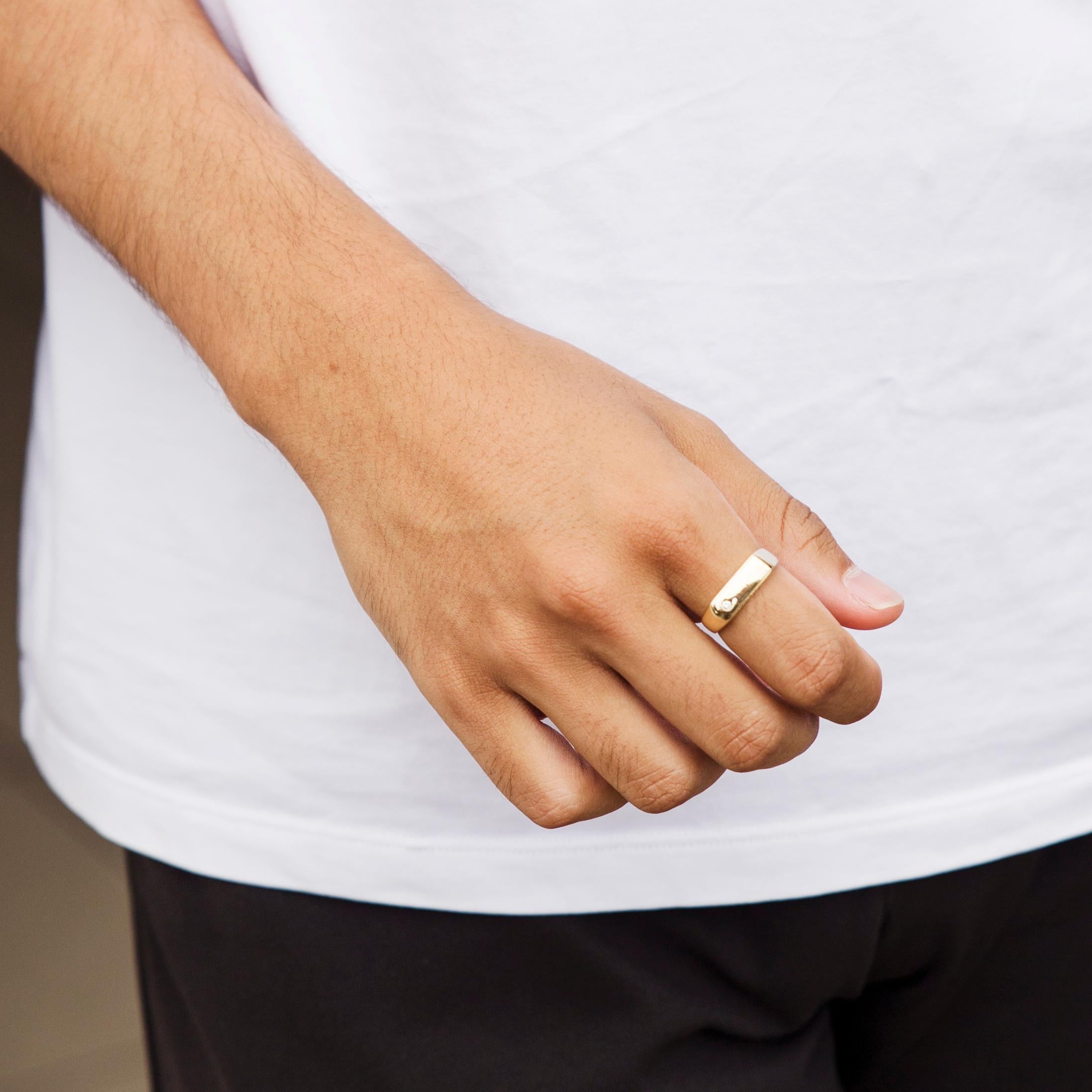 Modern Minimalist Brilliant Diamond Vintage Men's Signet Ring in 9 Carat Yellow Gold