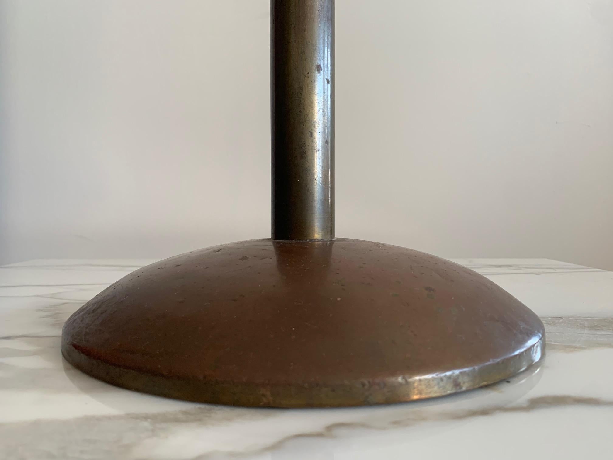Minimalistischer Bronzetisch mit Kachelplatte im Angebot 1