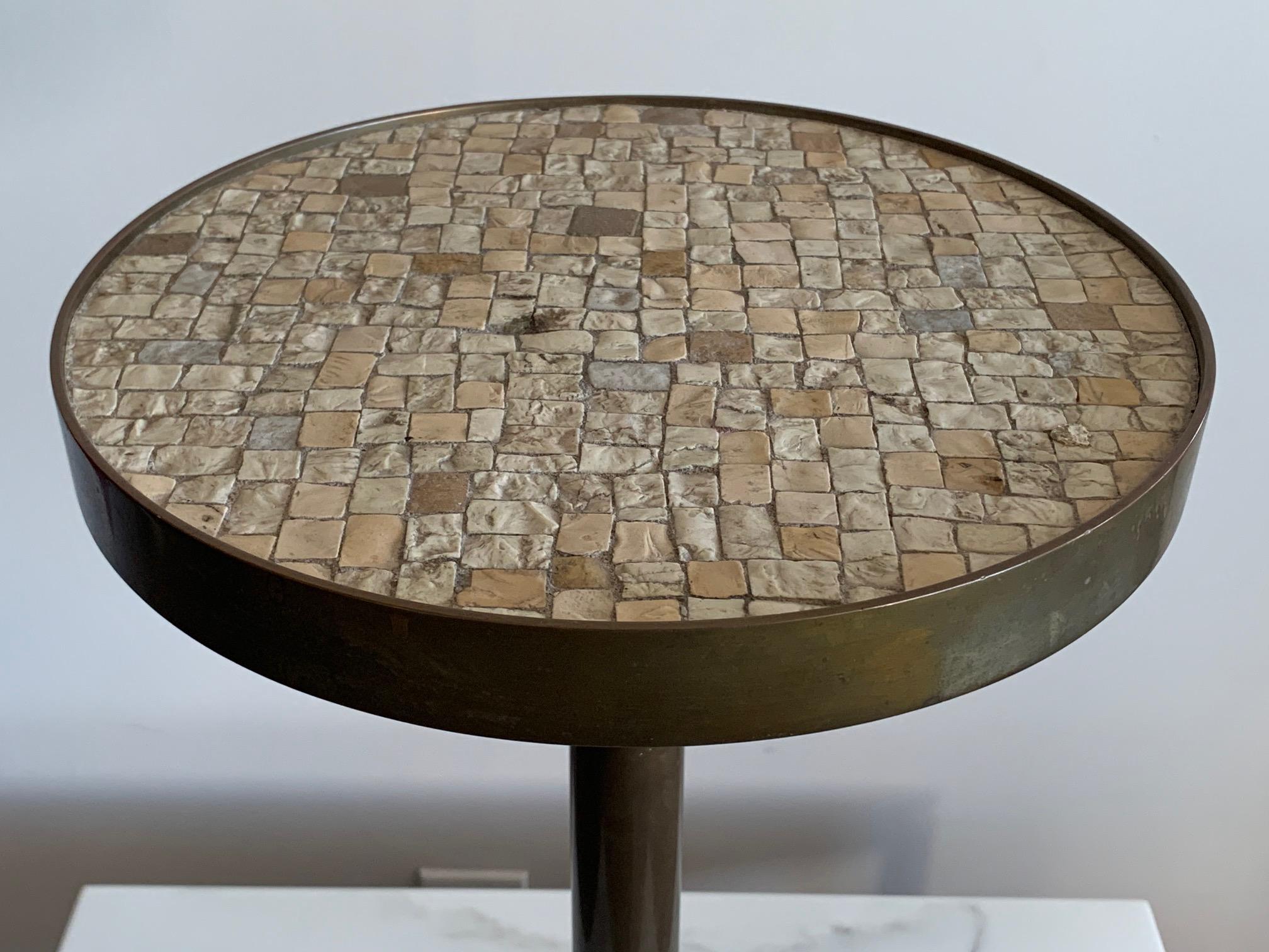 Minimalistischer Bronzetisch mit Kachelplatte im Angebot 2