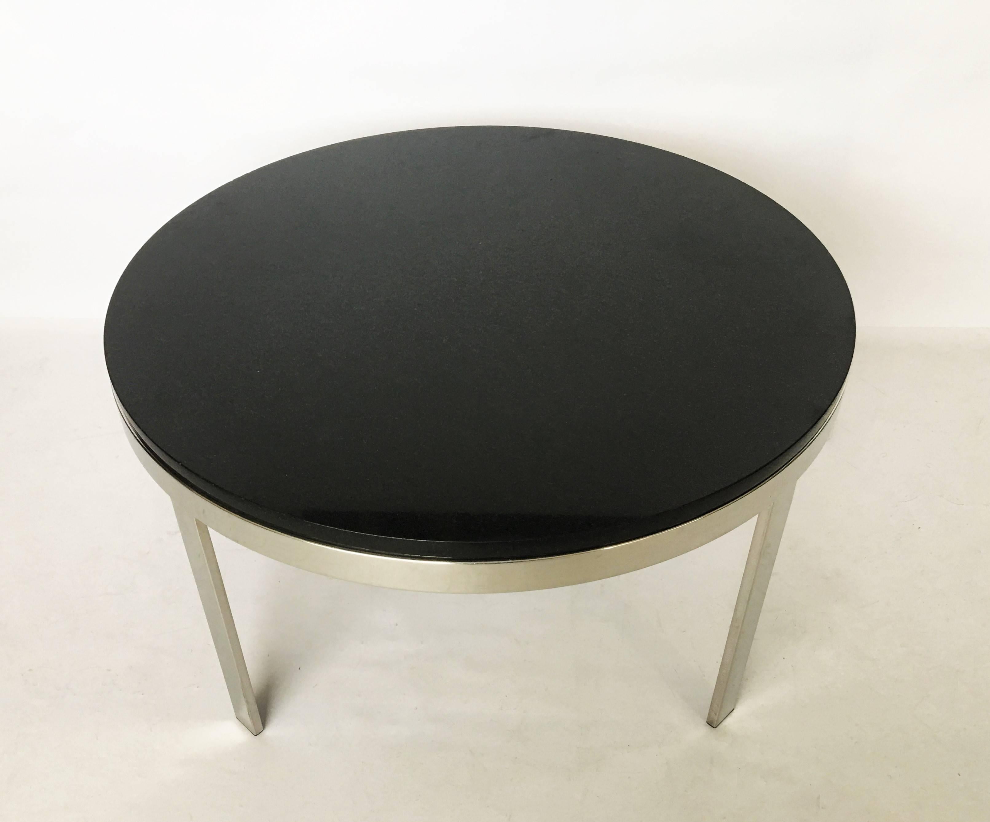 Mid-Century Modern Table basse minimaliste Brueton en acier inoxydable poli et granit en vente