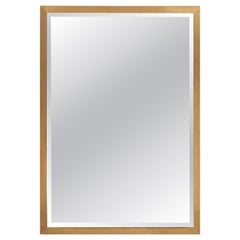 Specchio minimalista con cornice in ottone spazzolato e vetro smussato