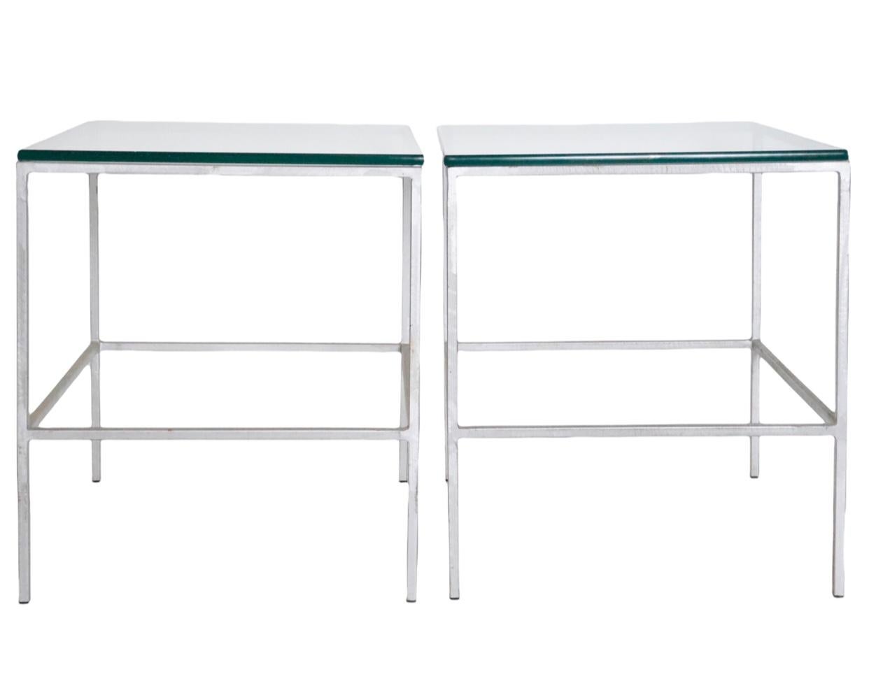 A minimalist and clean-lined pair of vintage tables with brushed metal rectangular base and.clear glass tops.

May be used as end tables or bedside tables.

USA, circa 1980.
