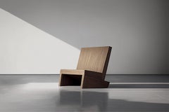 Fauteuil de salon brutaliste minimaliste en bois de chêne brûlé, fauteuil F Muted de Nono