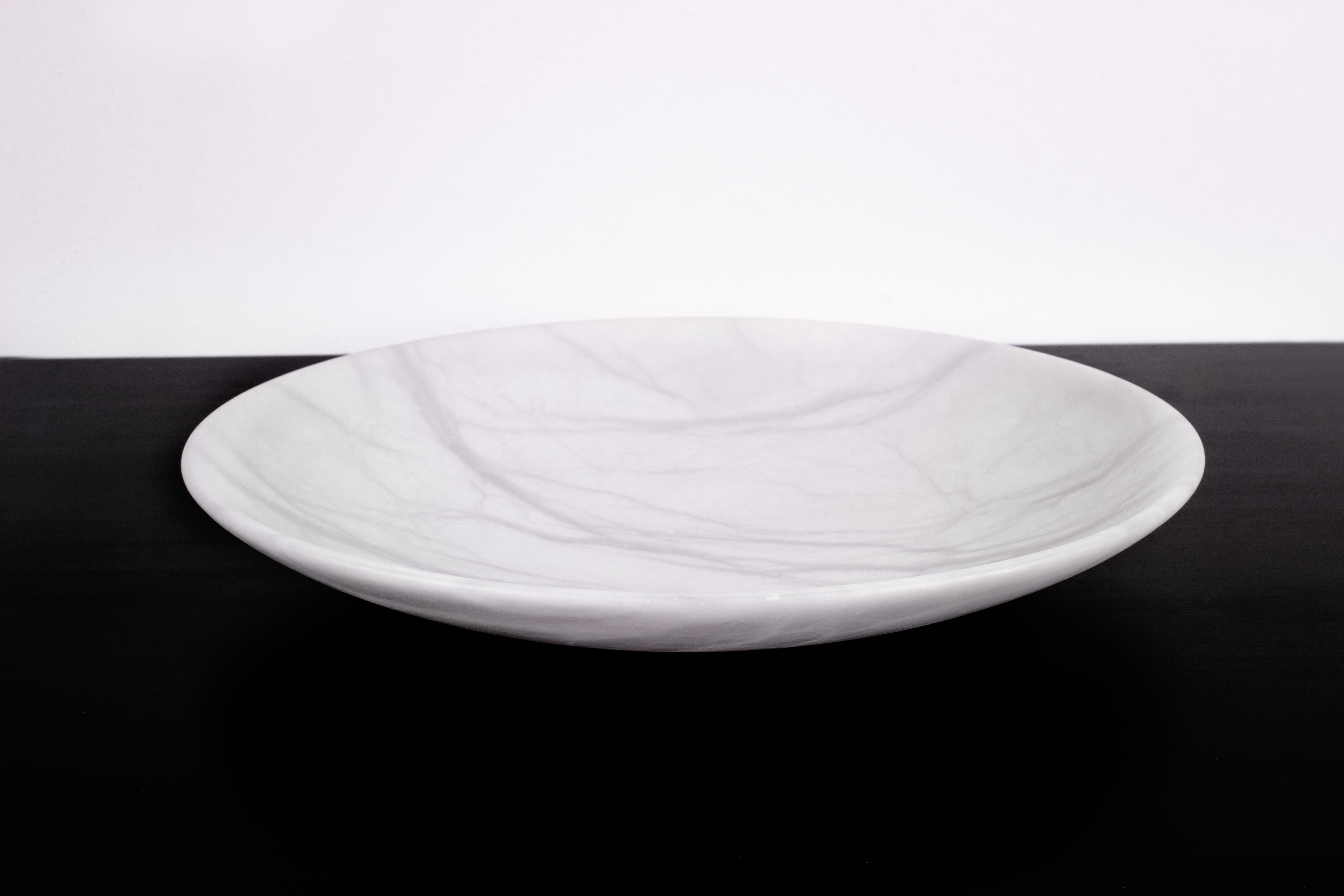 Mid-Century Modern Plat ou coupe à fruits minimaliste en marbre de Carrare en vente