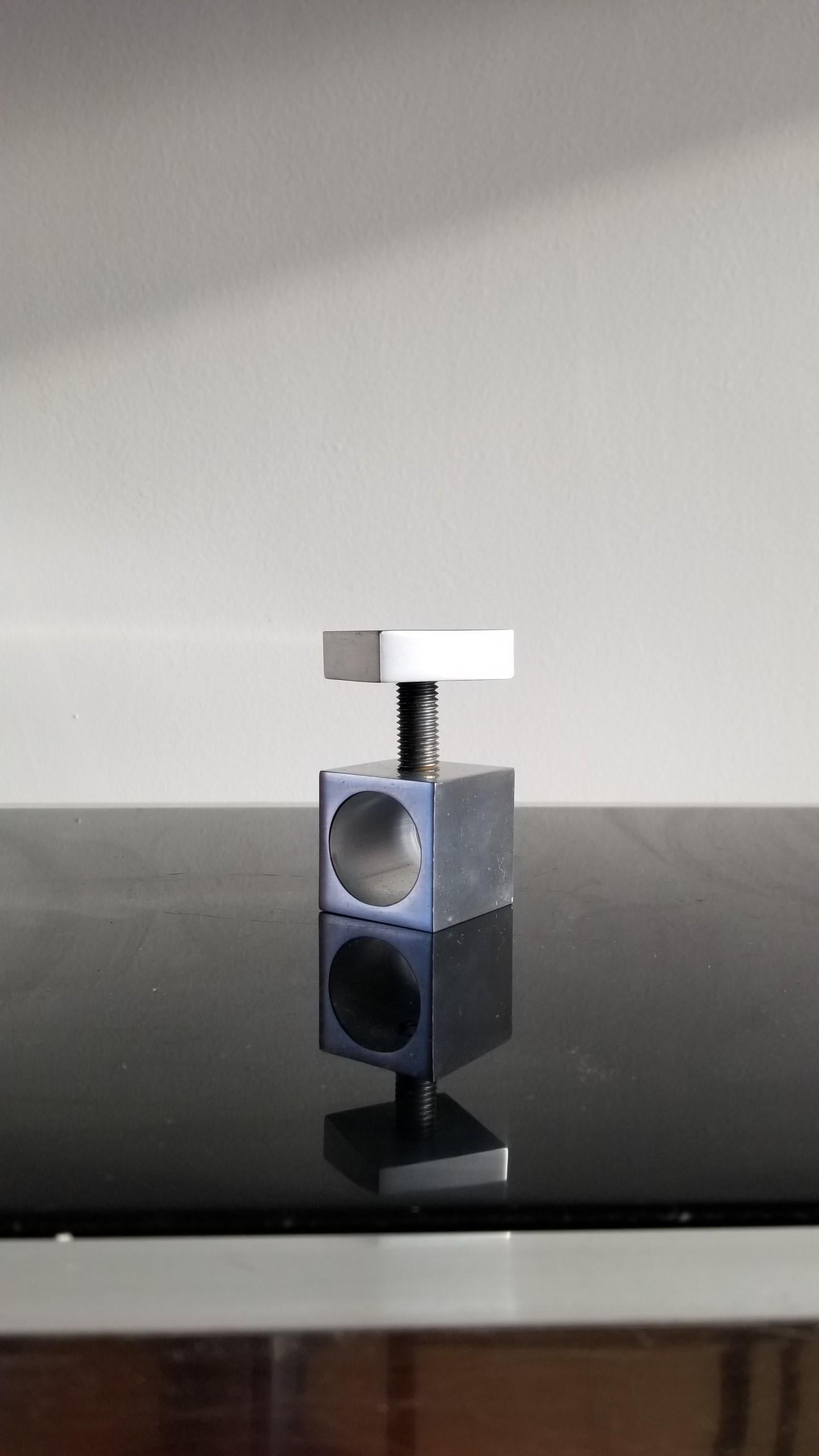 Cascanueces minimalista de fundición de aluminio de Pierre Vandel, Francia, años 70 Francés en venta