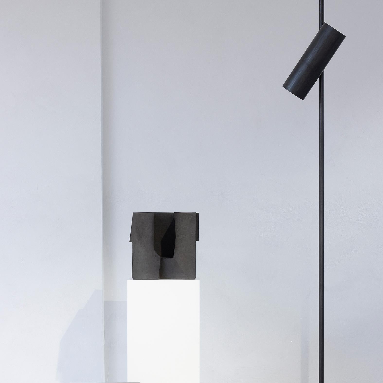 Minimaliste Sculpture en céramique minimaliste, d'Enric Mestre en vente