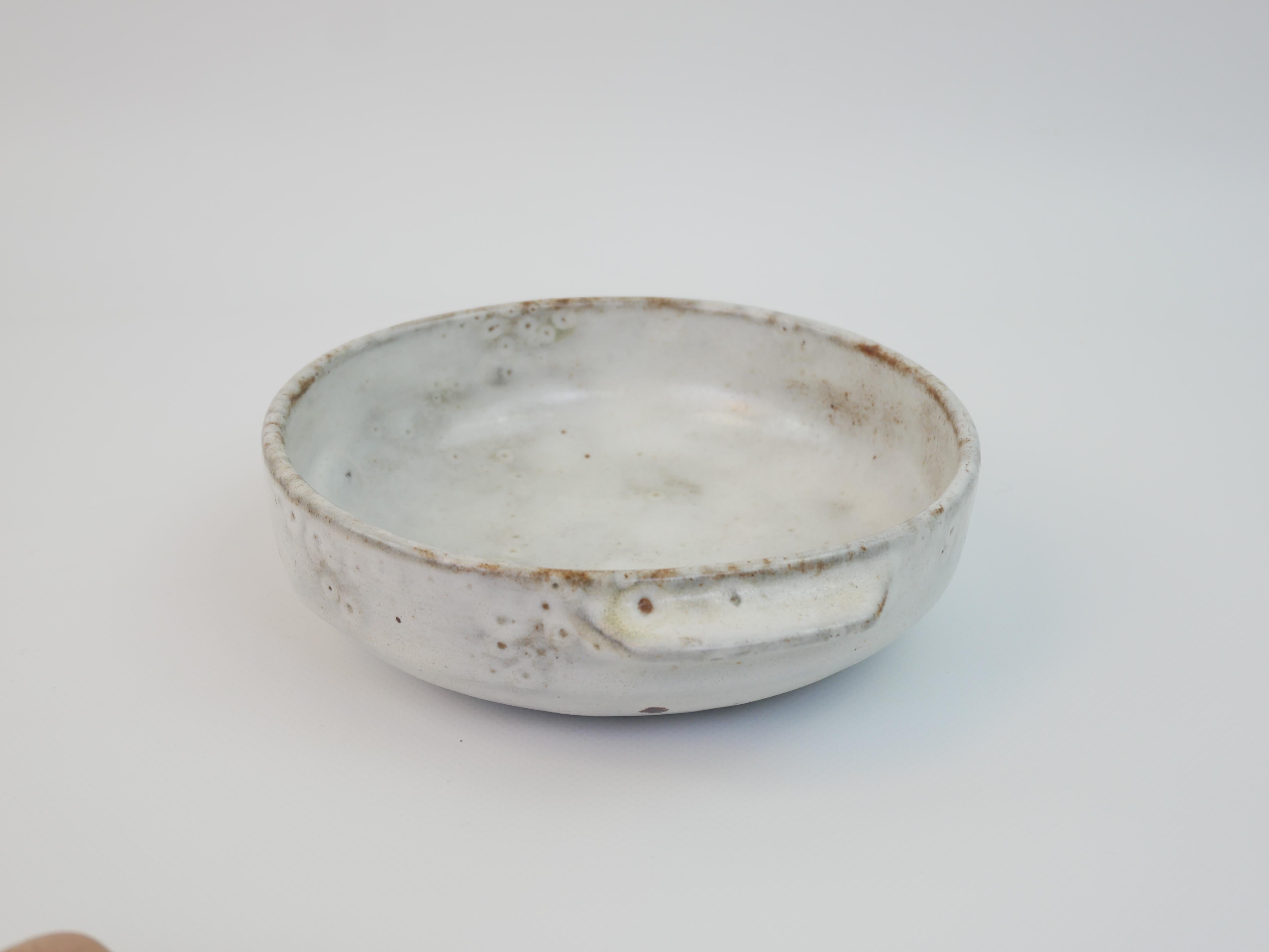 Minimalist ceramic Vide-Poche by Alexandre Kostansda Vallauris Circa 1950 For Sale 3