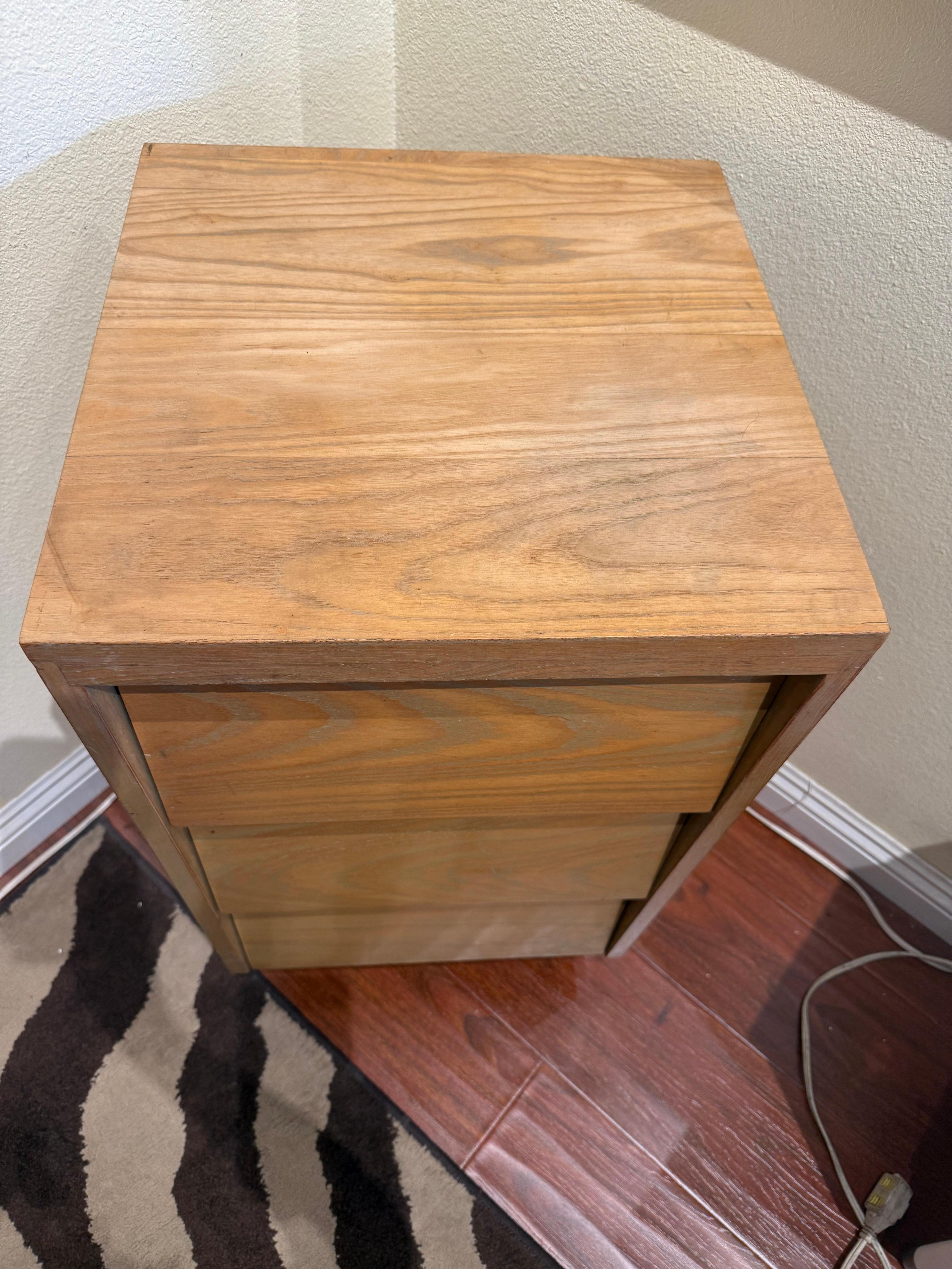 Minimalist Cerused Oak Nightstand by Russel Wright In Good Condition For Sale In Pasadena, CA