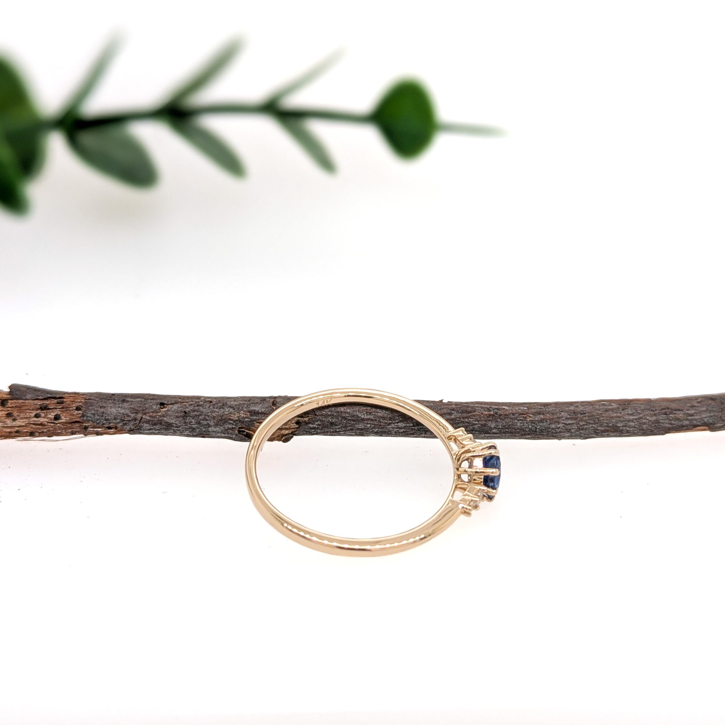 Anello minimalista con zaffiro di Ceylon e diamanti naturali in oro massiccio 14K  Tondo da 5 mm In condizioni Nuovo in vendita a Columbus, OH