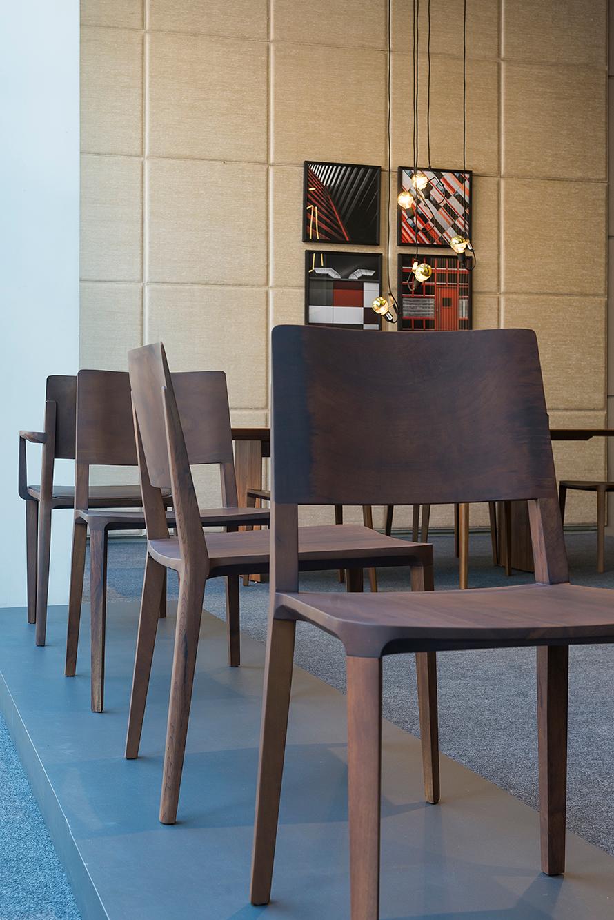 Chaise minimaliste en bois dur Imbuia noir en édition limitée en vente 7
